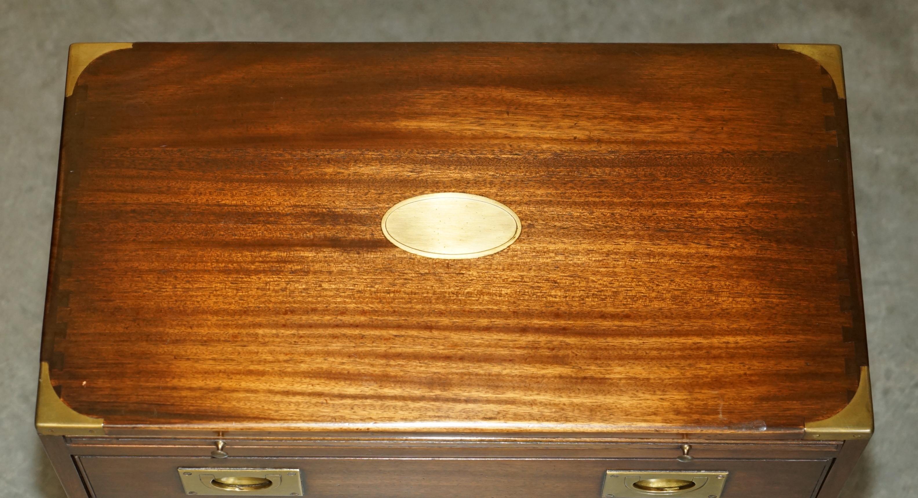 Anglais Harrods KENNEDY MILITARY CAMPAIGN SIDE END TABLE DRAWERS WiTH BUTLERS SLIP TRAY en vente