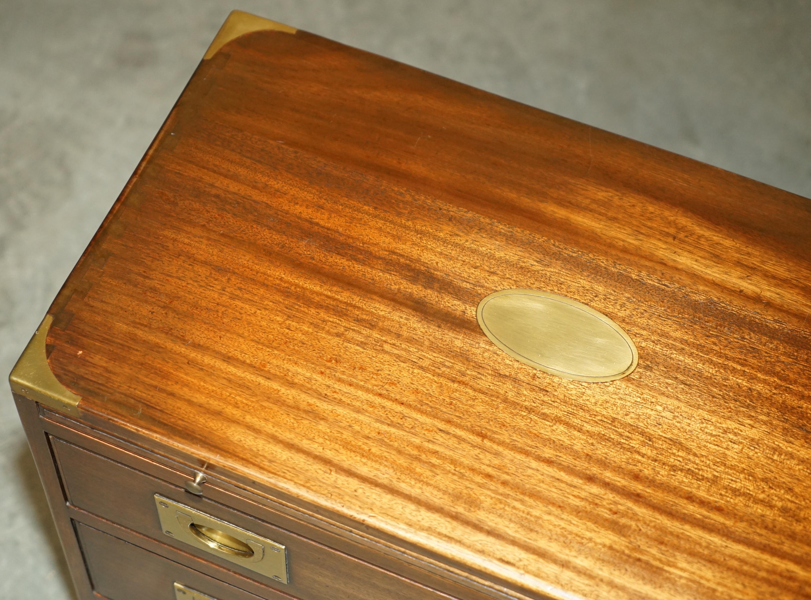 Fait main Harrods KENNEDY MILITARY CAMPAIGN SIDE END TABLE DRAWERS WiTH BUTLERS SLIP TRAY en vente