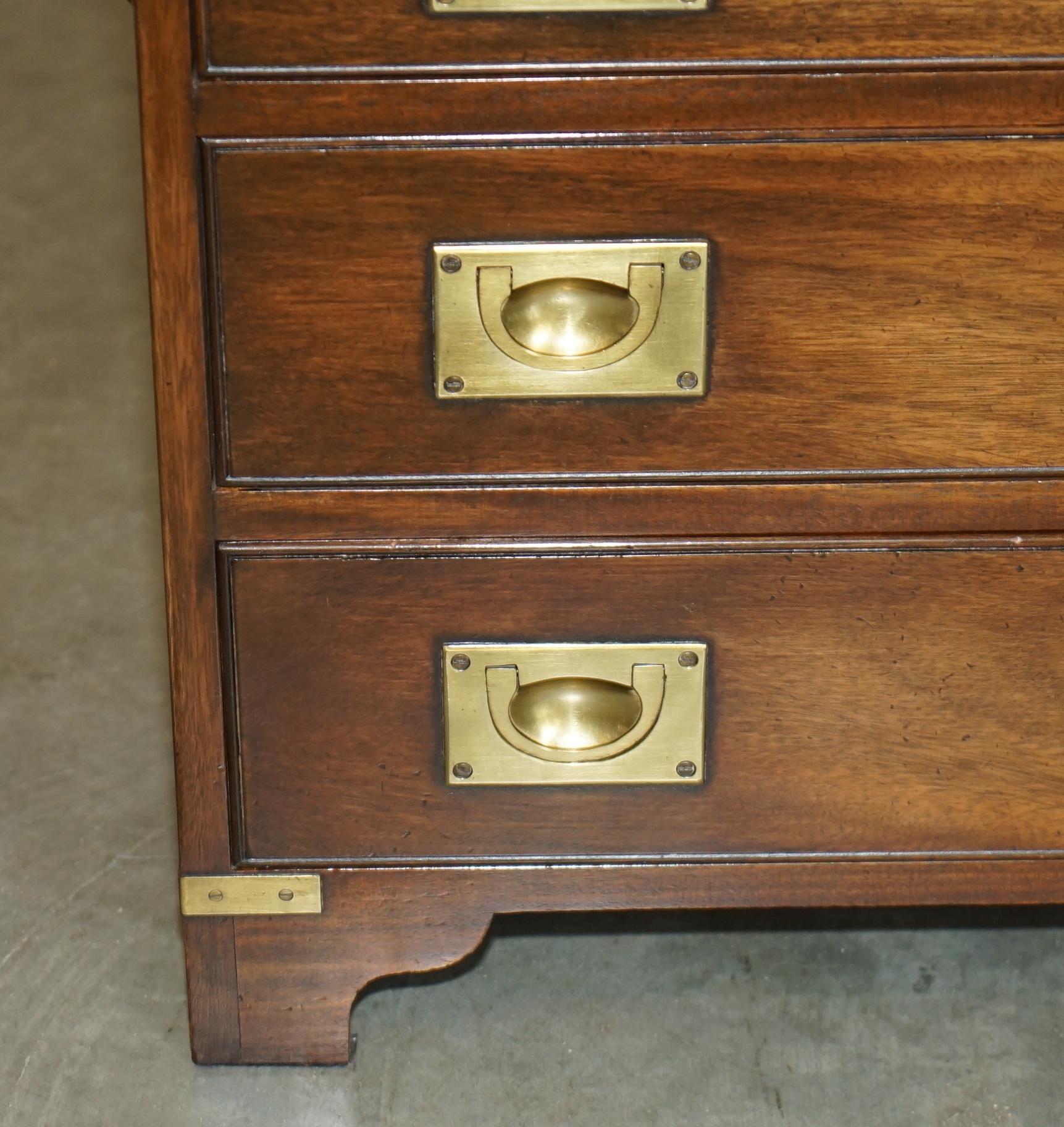 Laiton Harrods KENNEDY MILITARY CAMPAIGN SIDE END TABLE DRAWERS WiTH BUTLERS SLIP TRAY en vente