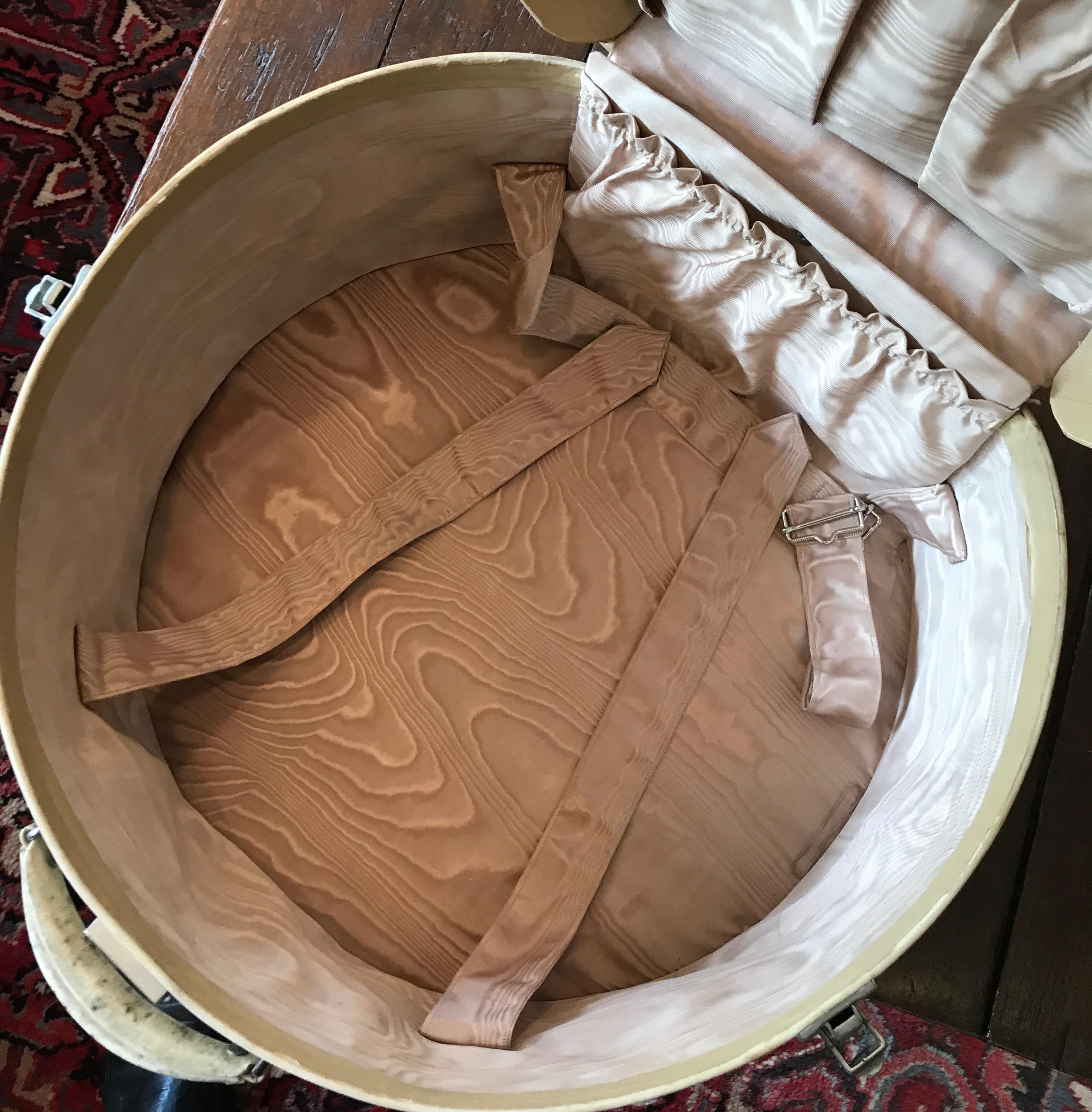 Harrods Ladies Hat Box in White Pig Leather 19th Century 1