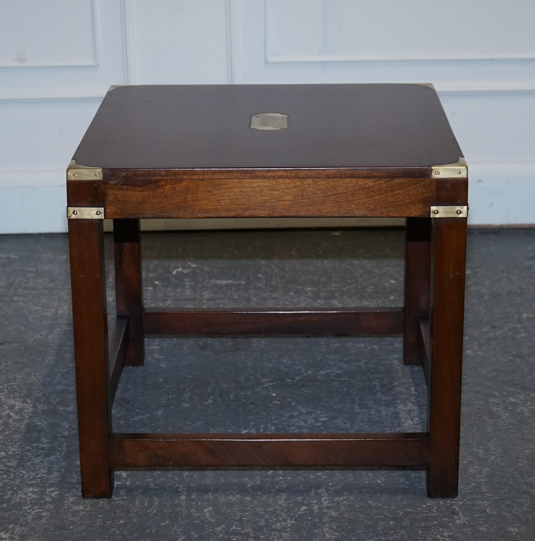 HARRODS LONDON KENNEDY MILITARY CAMPAIGN BRASS FITTINGS SIDE END WiNE LAMP TABLE For Sale 3