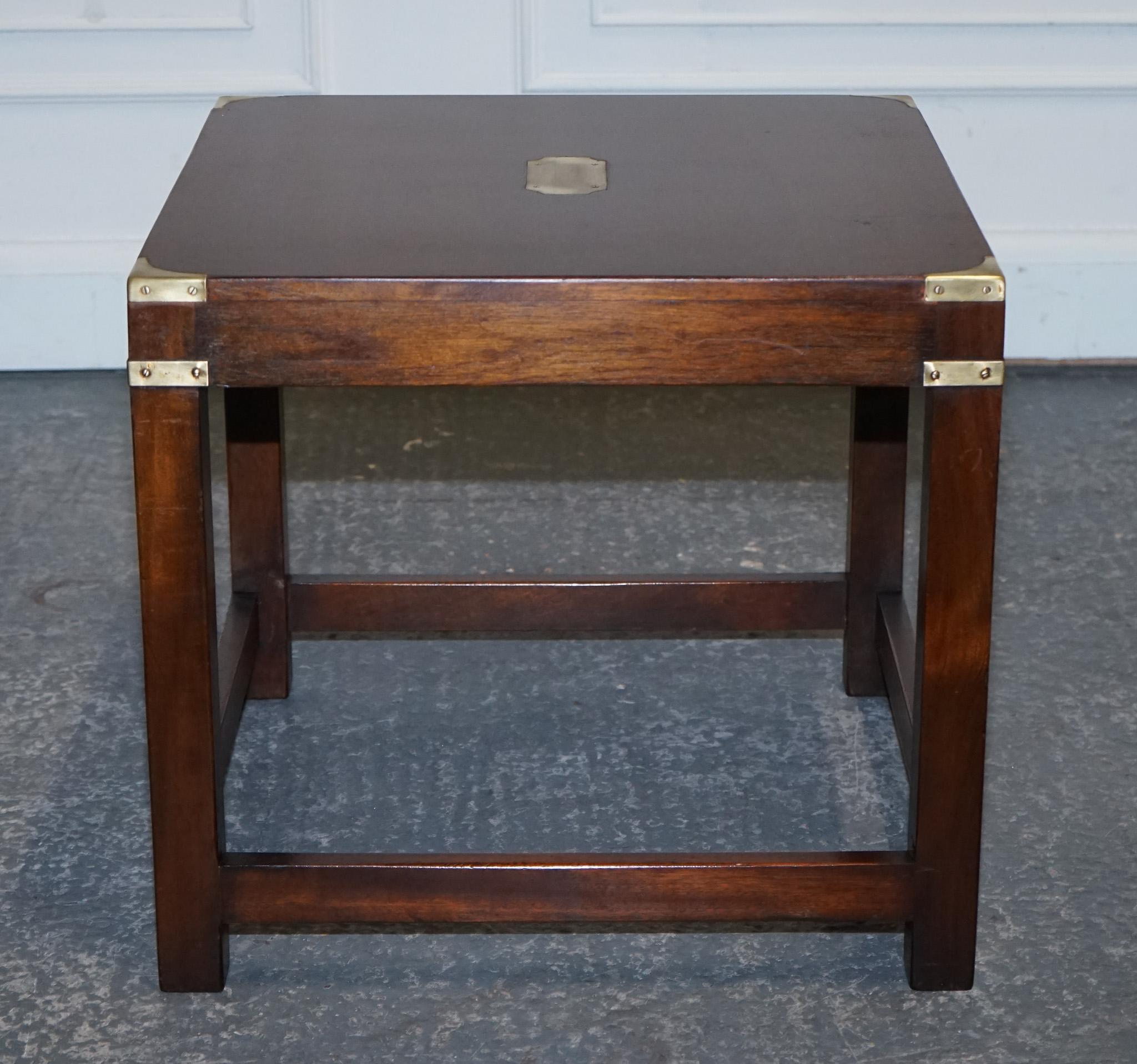 HARRODS LONDON KENNEDY MILITARY CAMPAIGN BRASS FITTINGS SIDE END WiNE LAMP TABLE For Sale 1