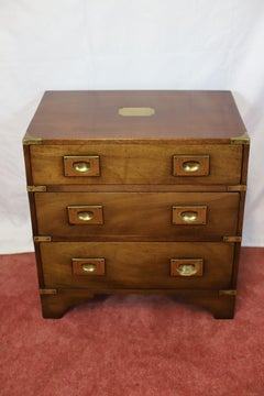 Harrods London Lovely Military Campaign Style Chest Of Drawers (Commode de style campagne militaire)