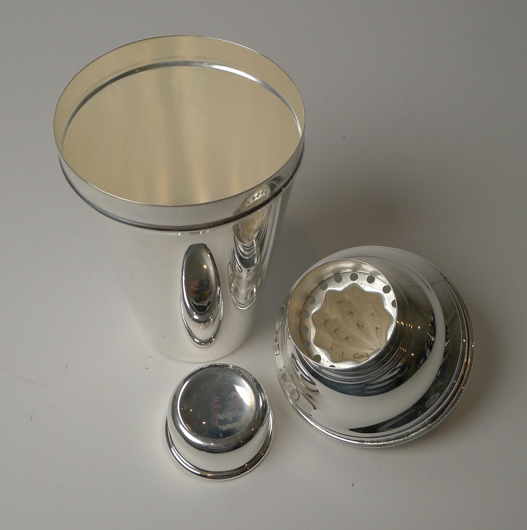 Art Deco Harrods One Pint Cocktail Shaker With Integral Lemon Squeezer For Sale