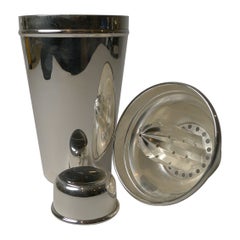 Harrods One Pint Cocktail Shaker With Integral Lemon Squeezer