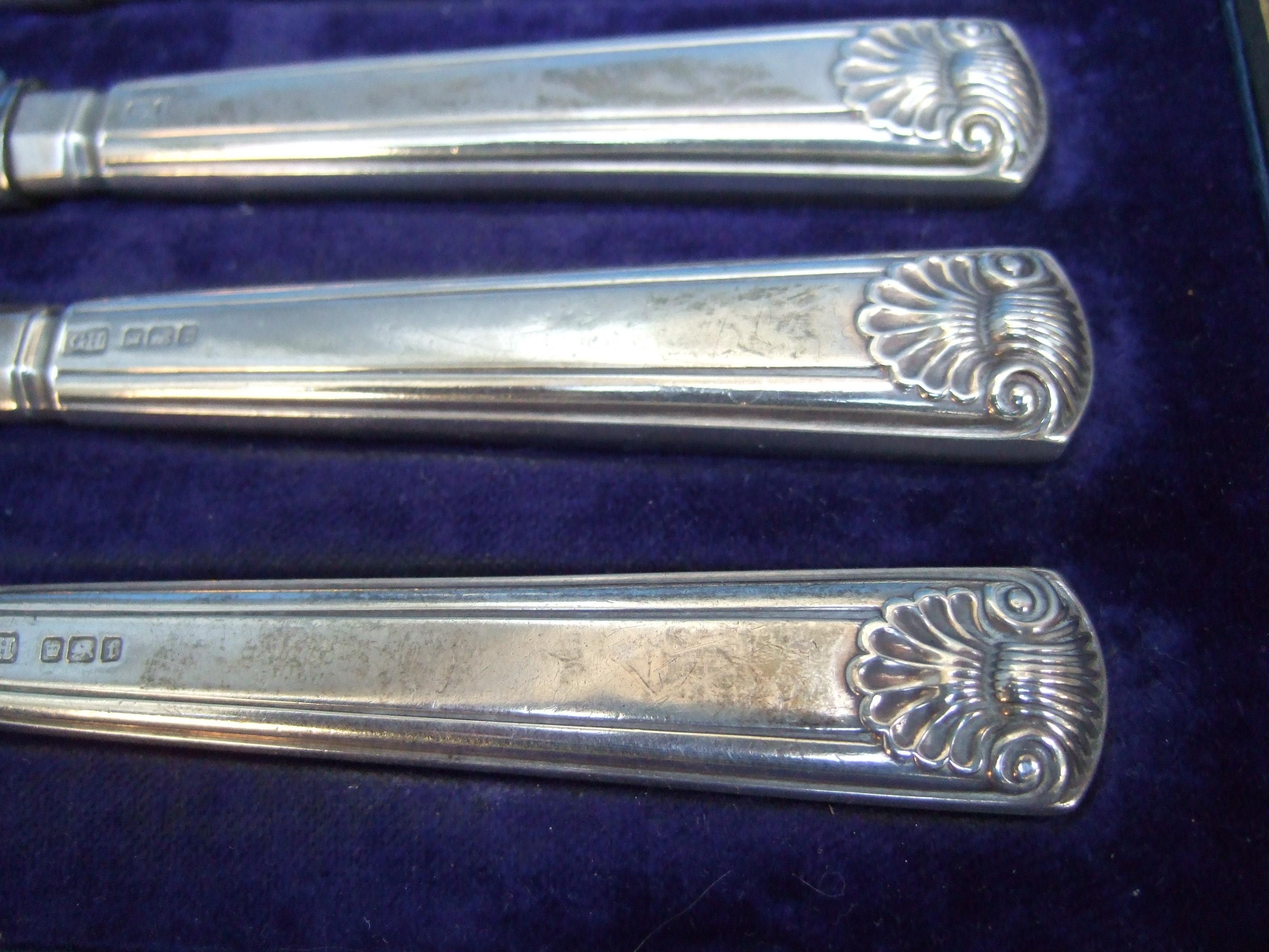 Harrod's Set of Six Small Appetizer Knives in the Original Silk Lined Box c 1920 For Sale 6