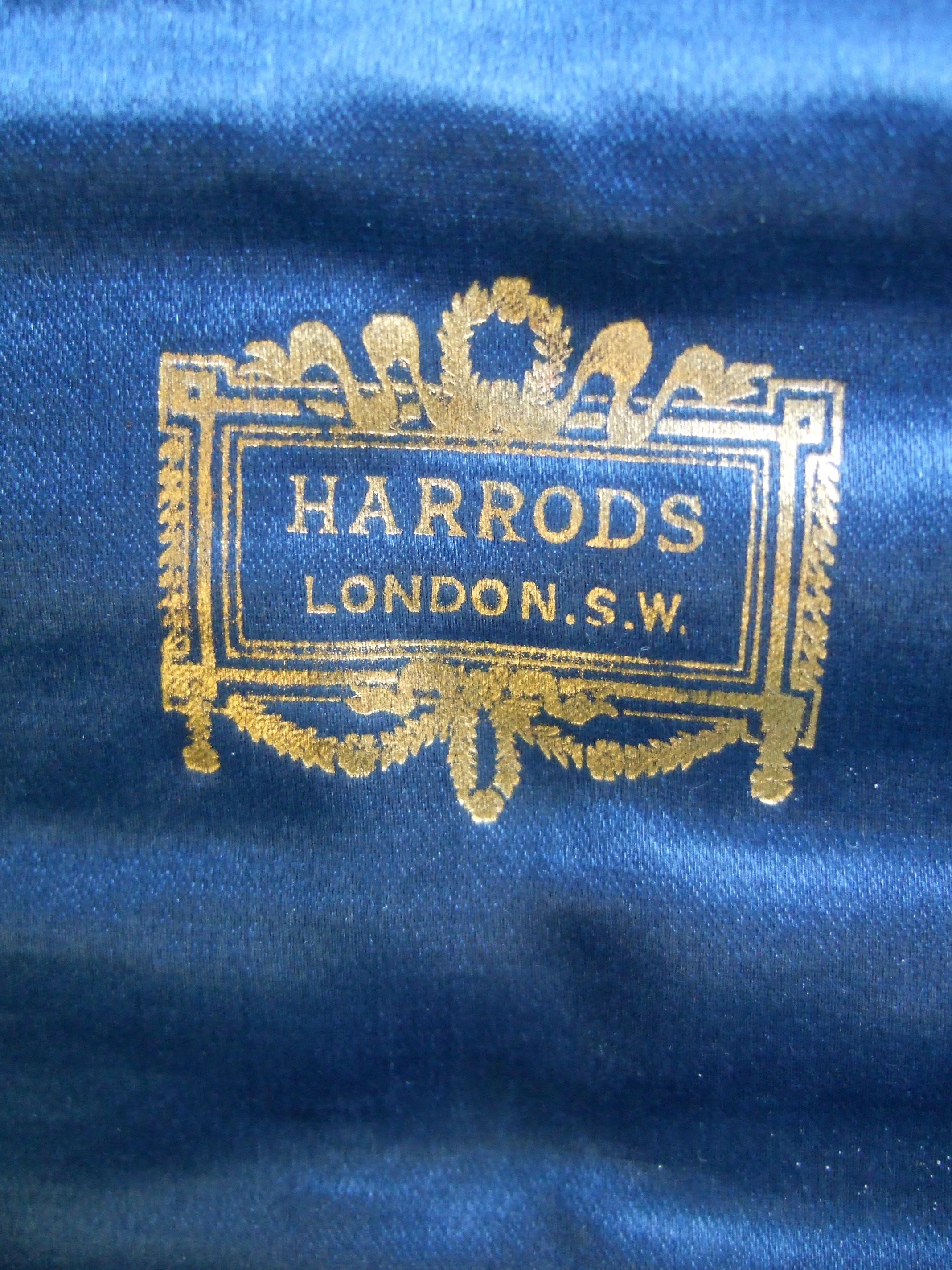 Harrod's - Ensemble de six petits couteaux de présentation dans leur boîte d'origine doublée de soie, circa 1920 Unisexe en vente