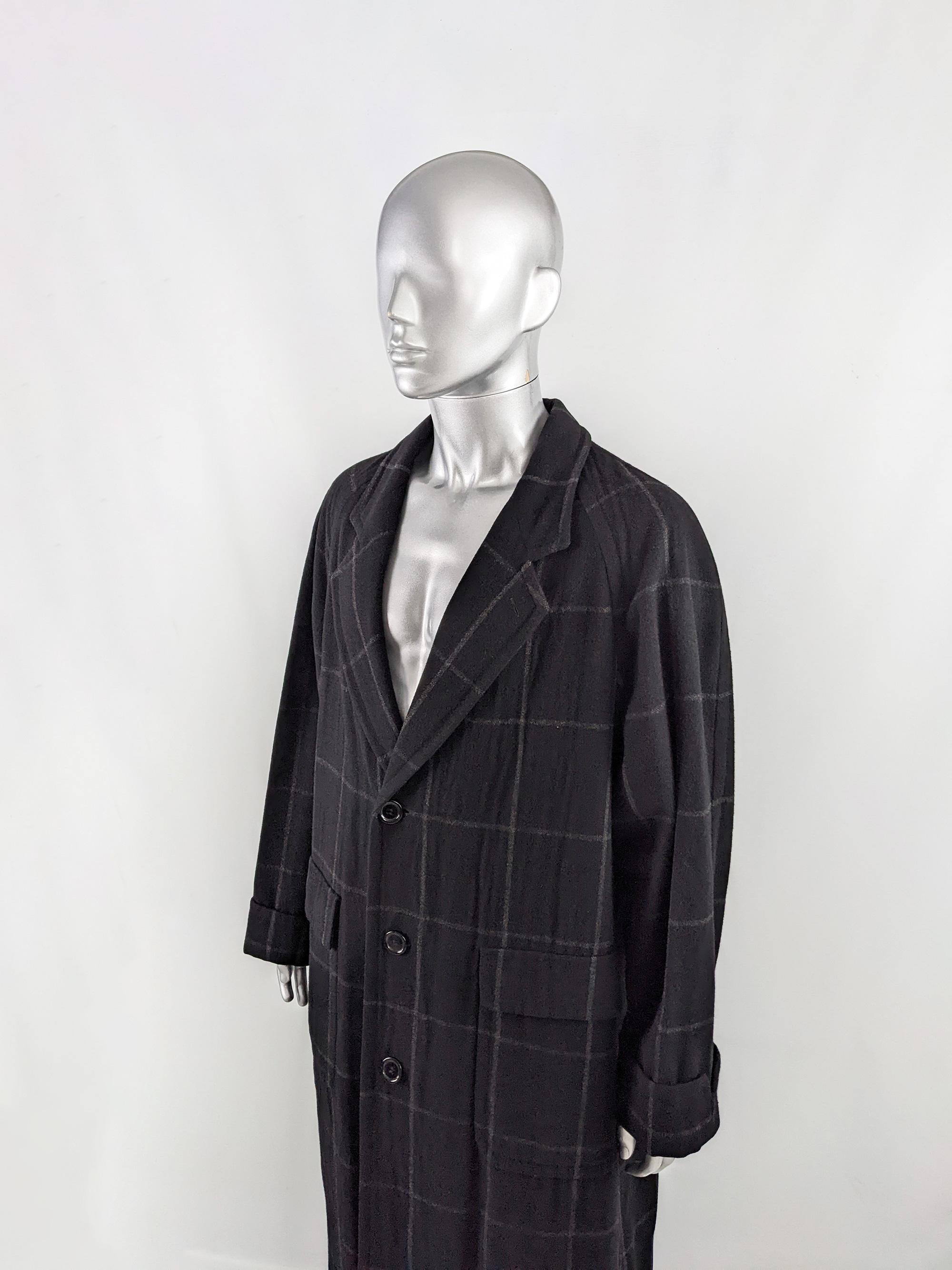 Harrods Vintage Mens 1980s Black Italian Virgin Wool Check Overcoat Coat 50R In Excellent Condition In Doncaster, South Yorkshire