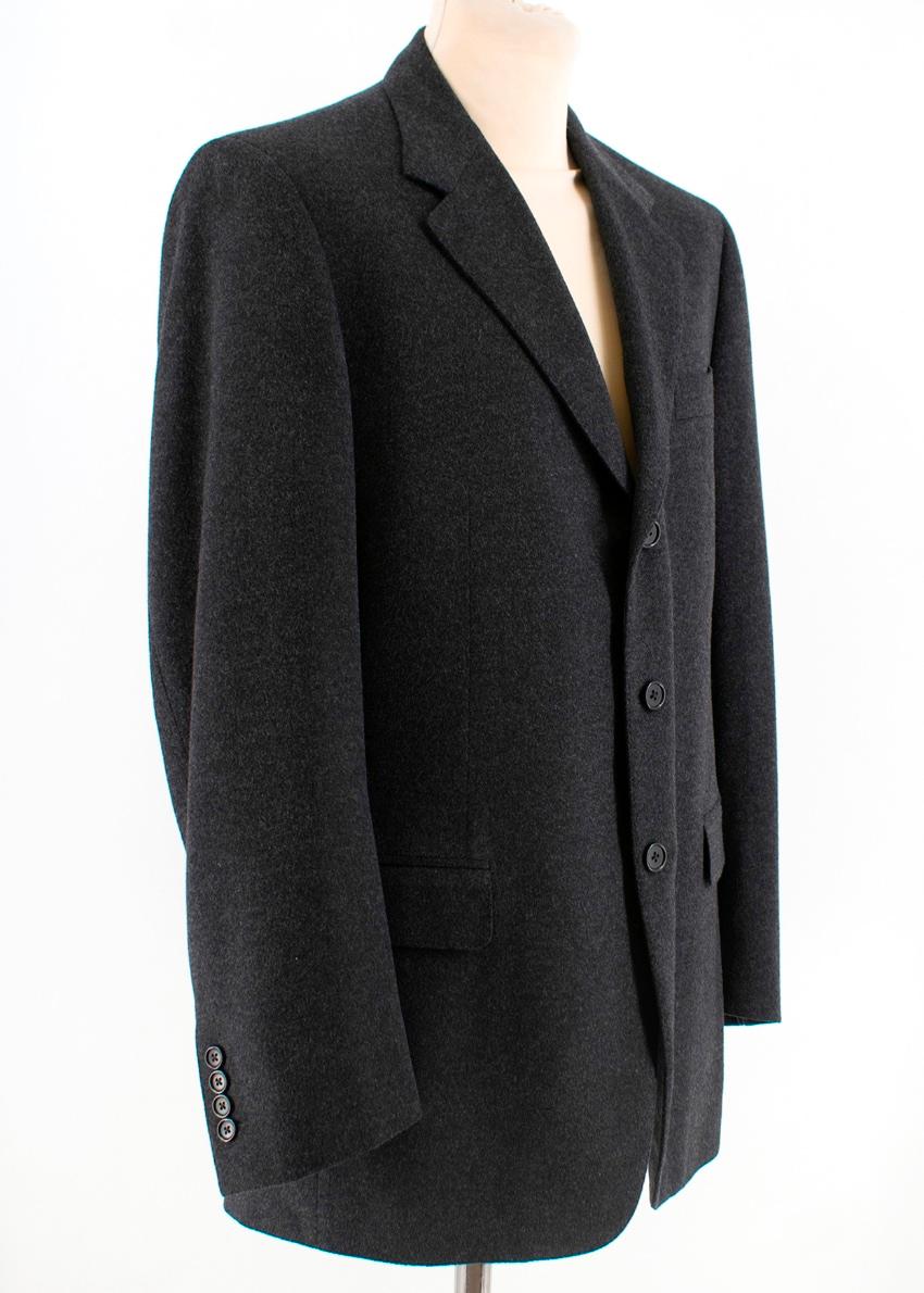 Harrods Wool & Cashmere by Loro Piana Charcoal Jacket

- Four Internal Slip Pockets 
- Chest Pocket 
- Two outer Flap Pockets 
- Fully lined 


-85% Wool
-15% Cashmere
Lining 
-100% Rayon

- Made in Italy 

Please note, these items are pre-owned and