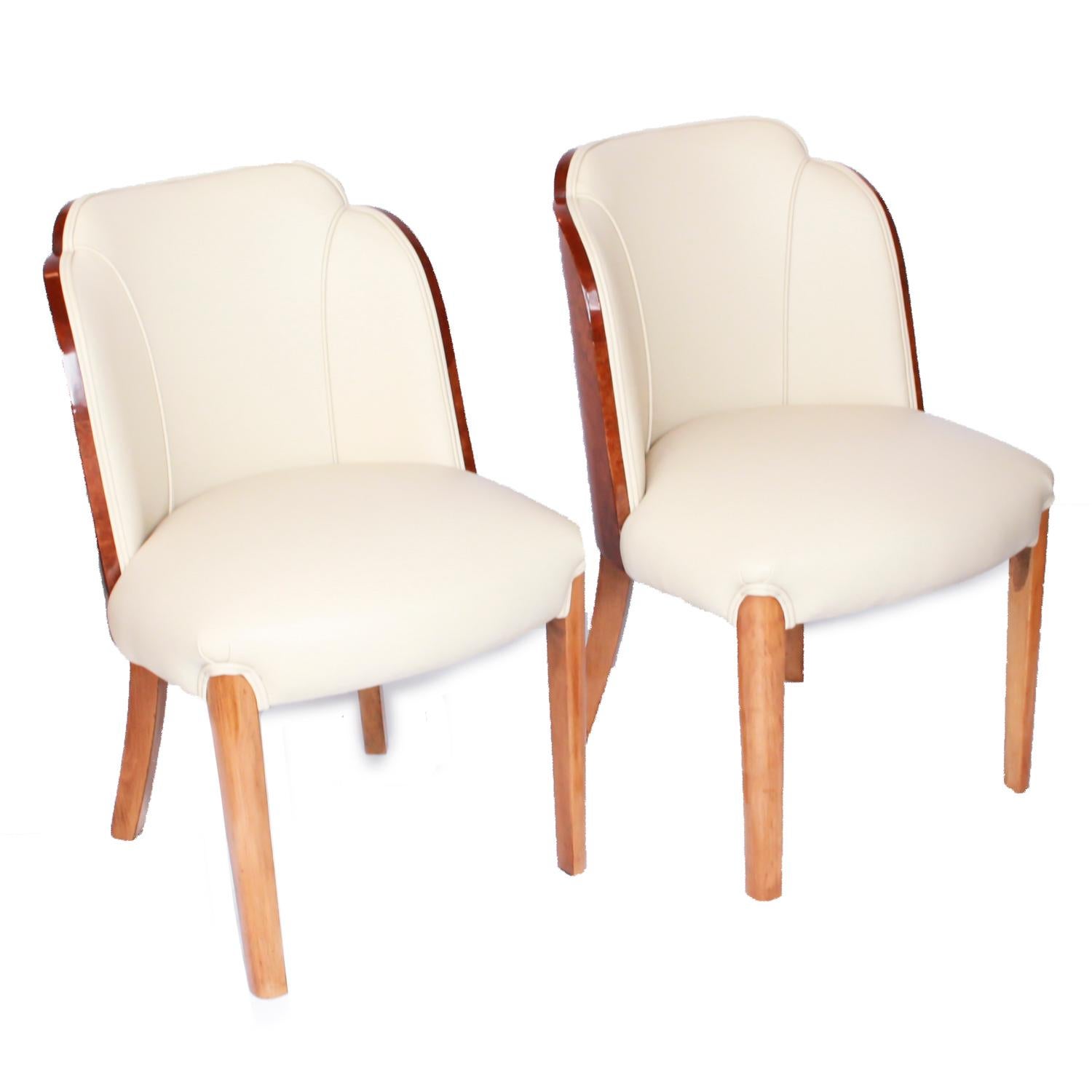 A pair of Art Deco cloud back chairs, re-upholstered in cream leather and Alcantara suede.

Dimensions: H 83 cm, W 52 cm, seat H 50 cm, seat D 50 cm

Origin: English

Date: circa 1935

Item No: 1410194.
     