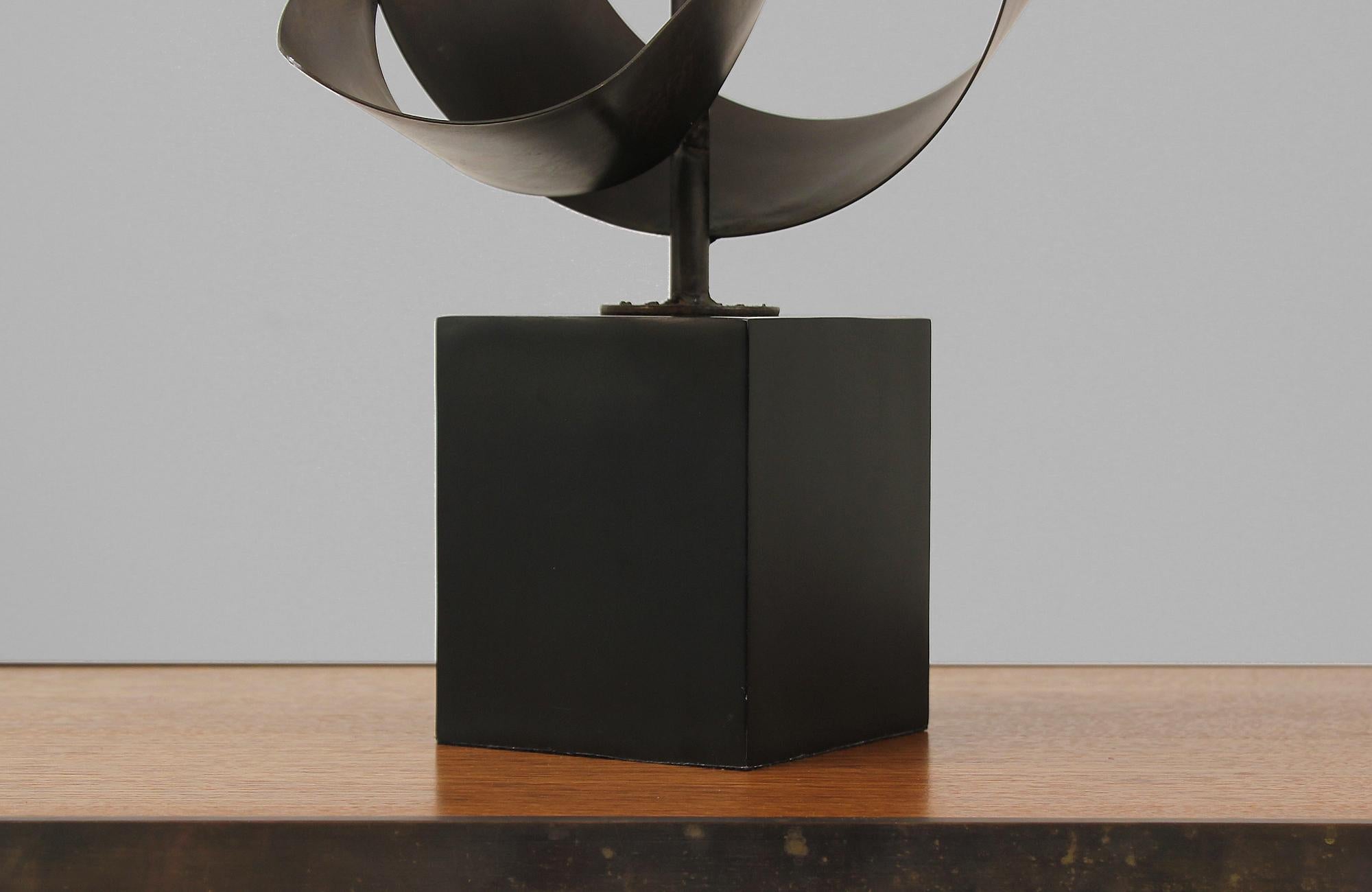 Harry Balmer Brutalist Metal Ribbon Table Lamp for Laurel 6