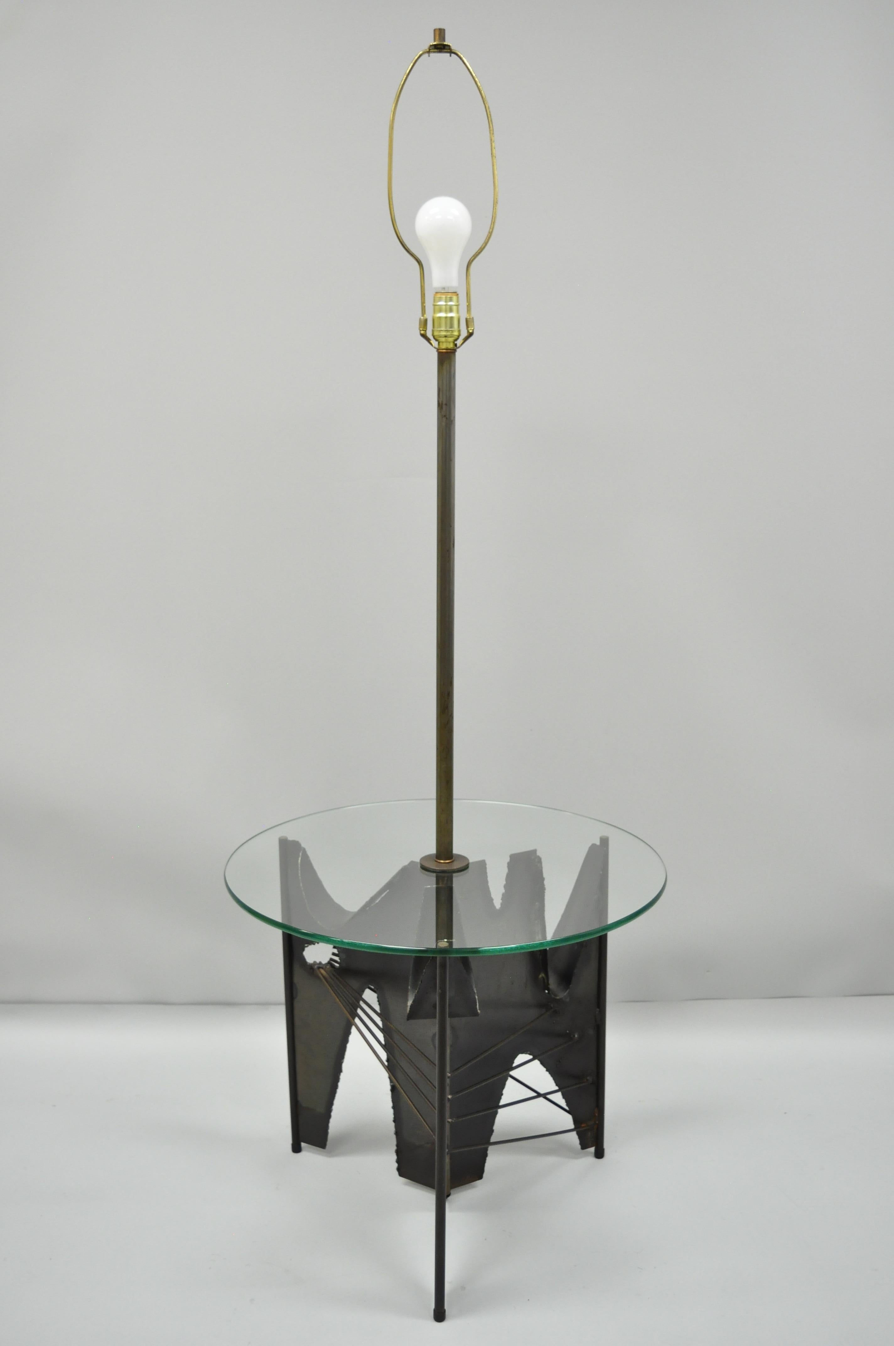 Vintage Mid-Century Modern Harry Balmer for Laurel Brutalist floor lamp side table. Item features three-way switch, steel metal Brutalist tripod base, round glass surface, great style and form, circa mid-20th century. Measurements: 59