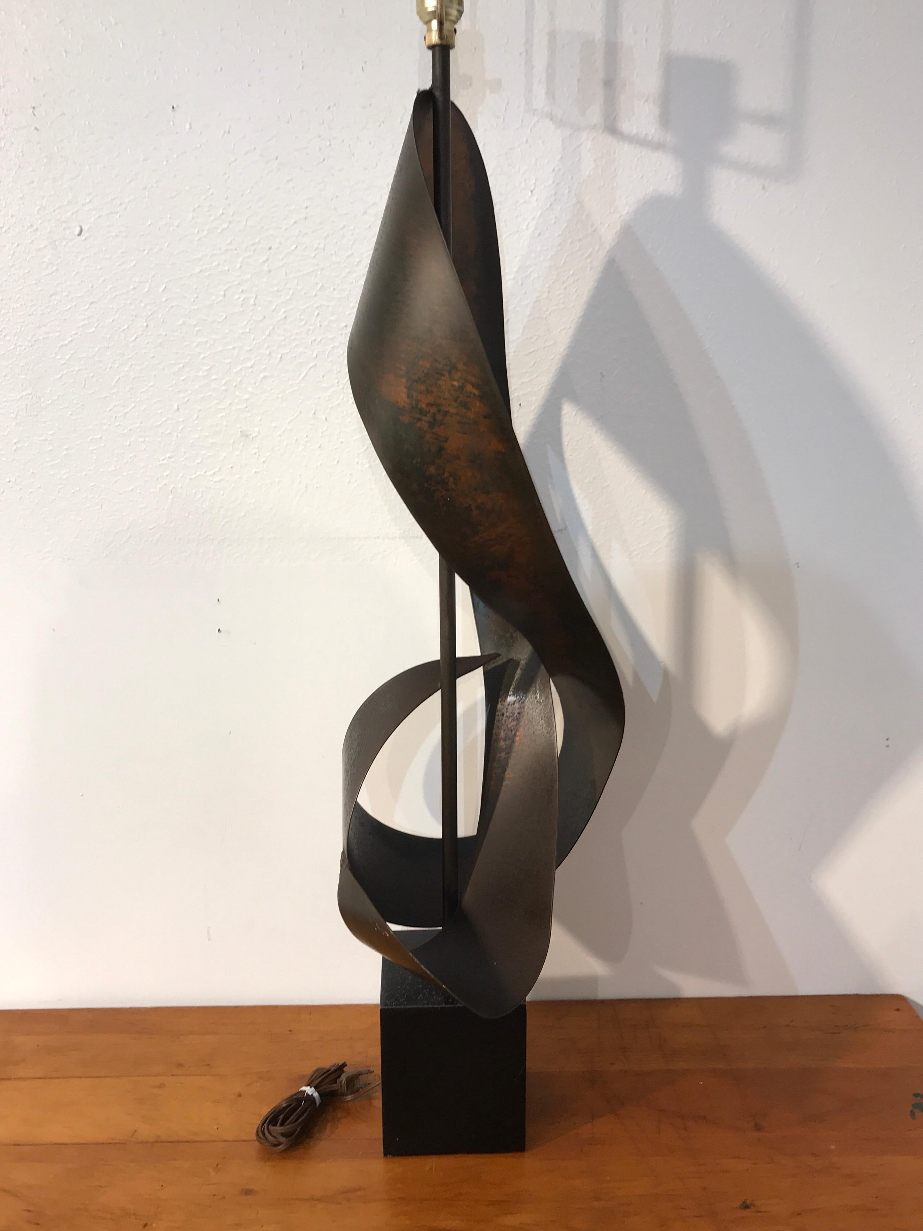 Richard Barr for Laurel, iconic sculptural table lamp, sculpture alone measures 35