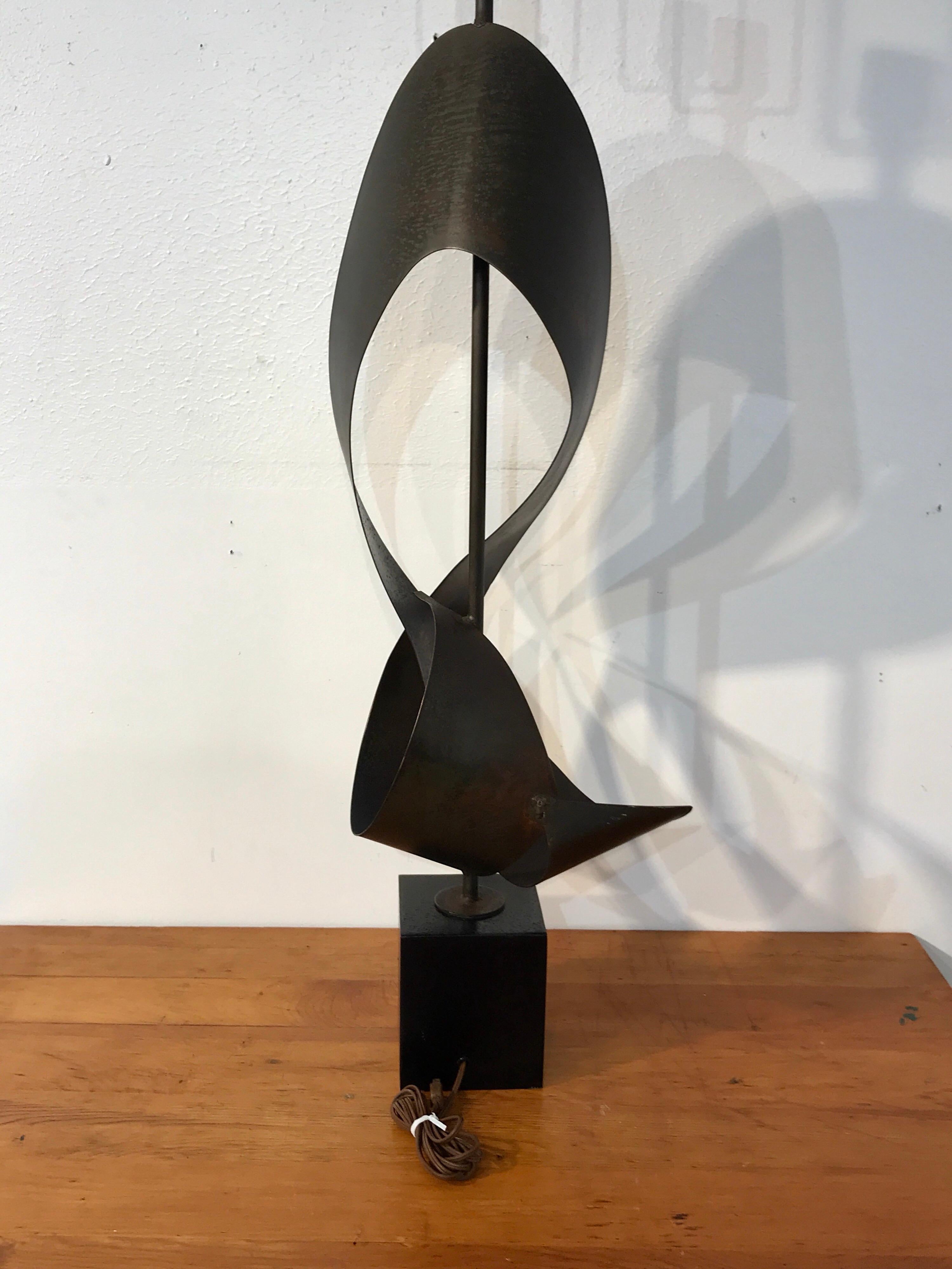 Richard Barr for Laurel, Iconic Sculptural Table Lamp In Good Condition For Sale In Atlanta, GA