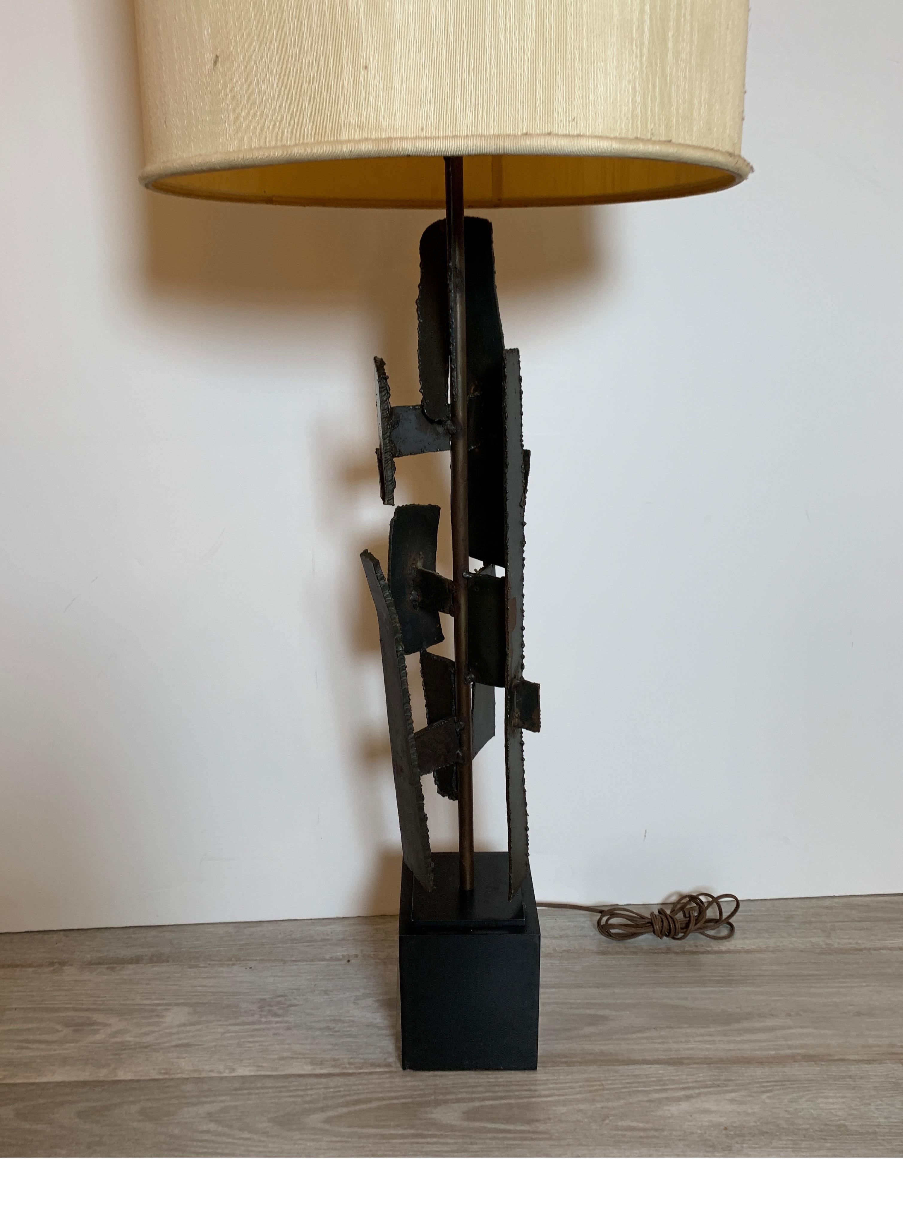 Midcentury Brutalist metal sculptural lamp designed by Harry Balmer for Laurel Lamp, circa 1960, 36 inches tall tot he top of the socket, 50 inches to the top of an appropriate drum shade, the shade is not included with the lamp and for photographic