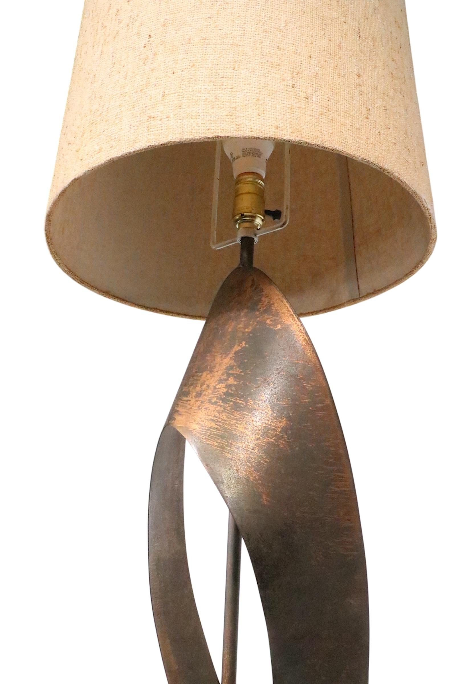 Harry Balmer  Harold Weiss  Laurel Ribbon Brutalist Table Lamp c. 1960/70's For Sale 3