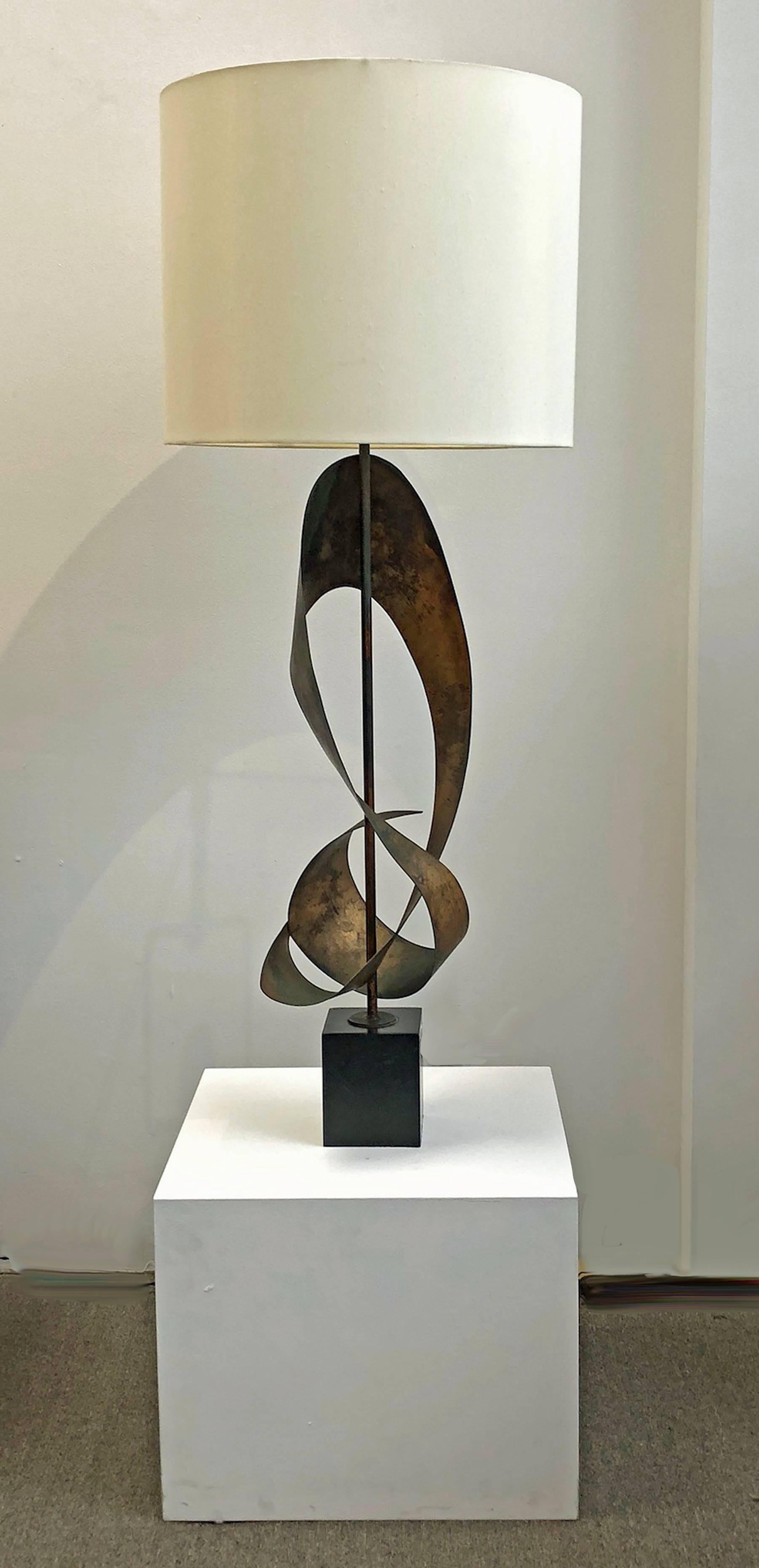 Brutalist sculpture table lamp designed by Harry Balmer for Laurel Lamps. As shown, measures 51