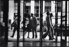 Helen Gurley Brown y su marido David en la puerta, Nueva York