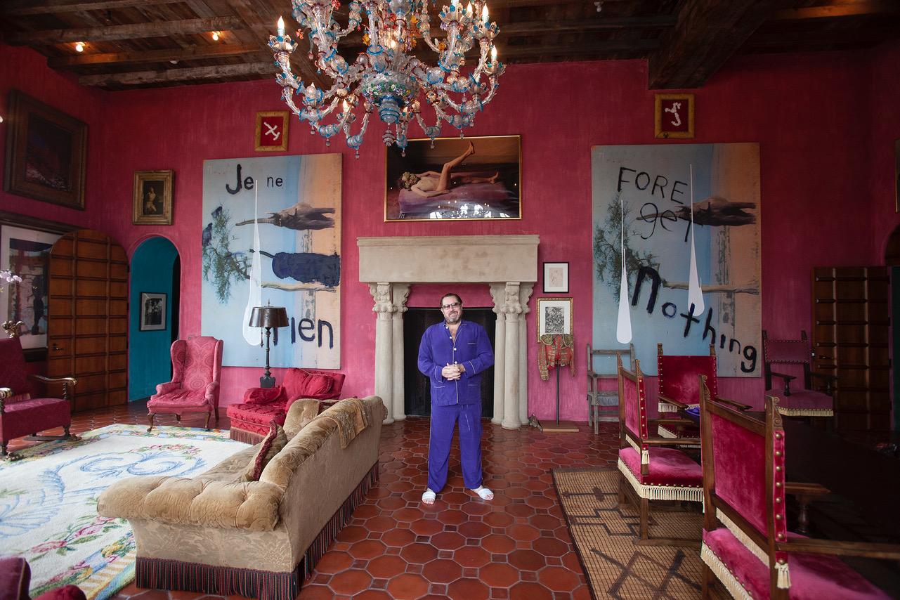 Julian Schnabel a casa, Palazzo Chupi, New York, 2011 - Photograph di Harry Benson
