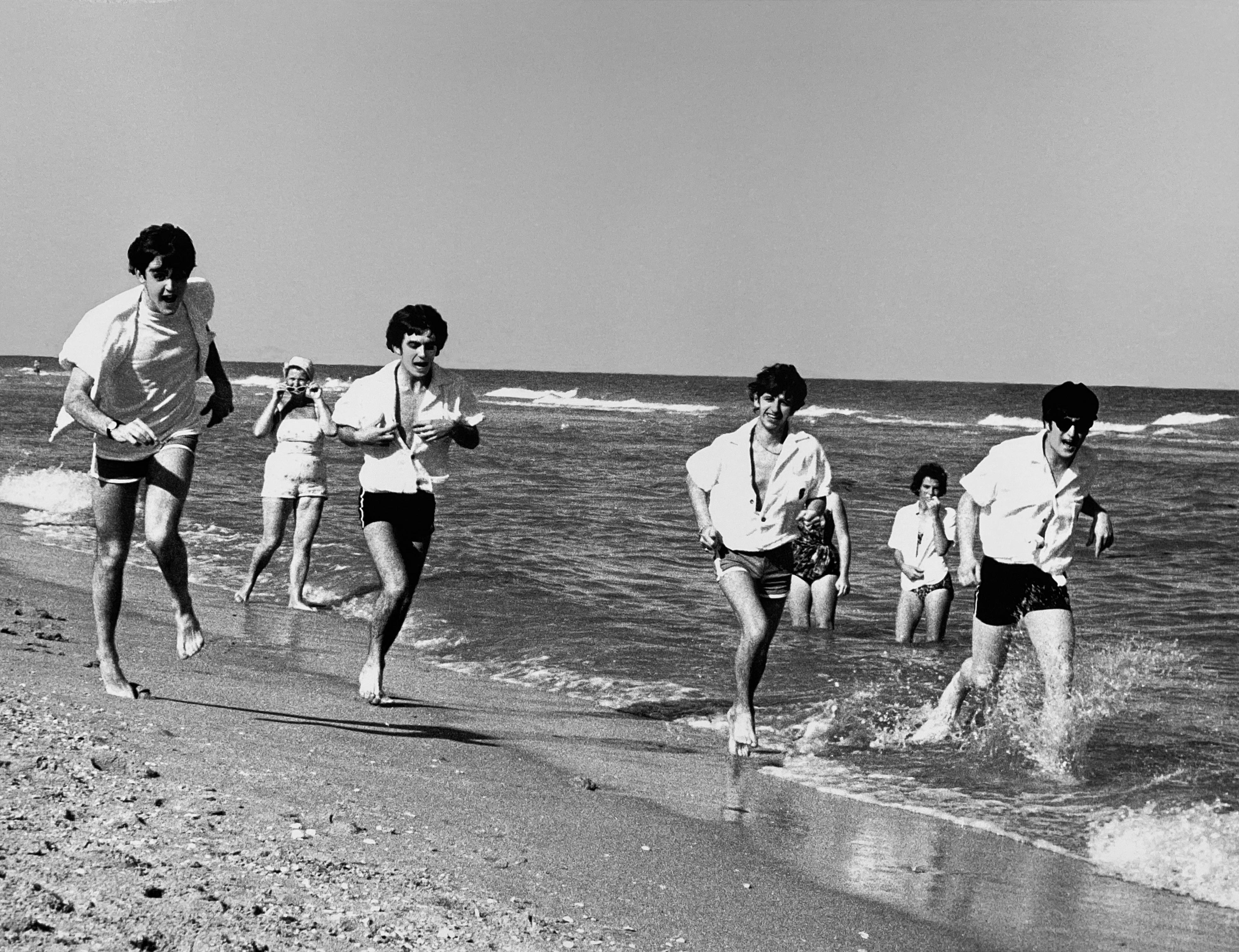 Black and White Photograph Harry Benson - The Beatles, Miami Beach