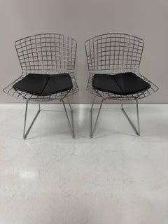 Harry Bertioa Wire Side Chair For Knoll with a black seat pad