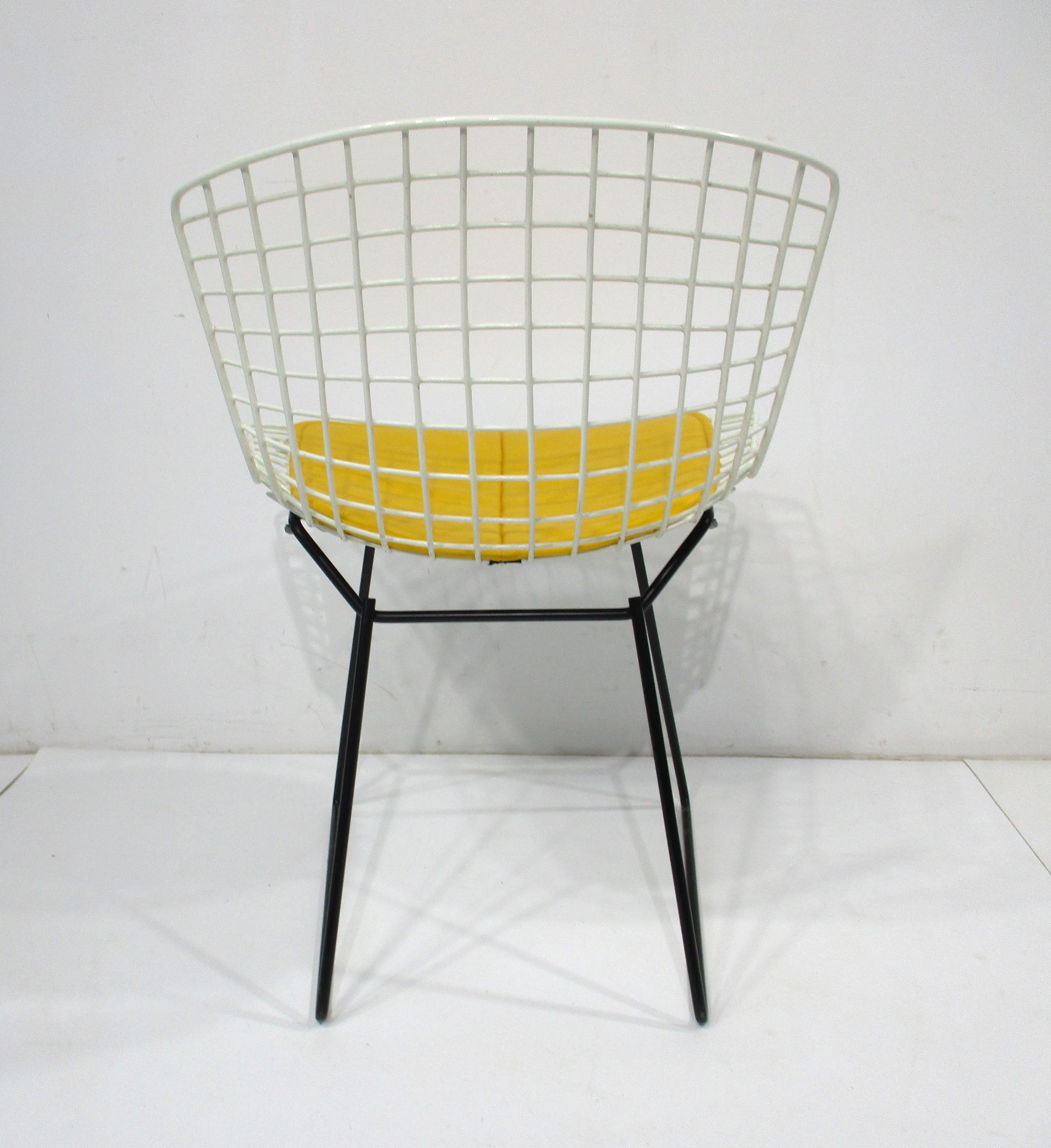 20th Century Harry Bertoia #420 Wire Dining Chairs for Knoll  For Sale