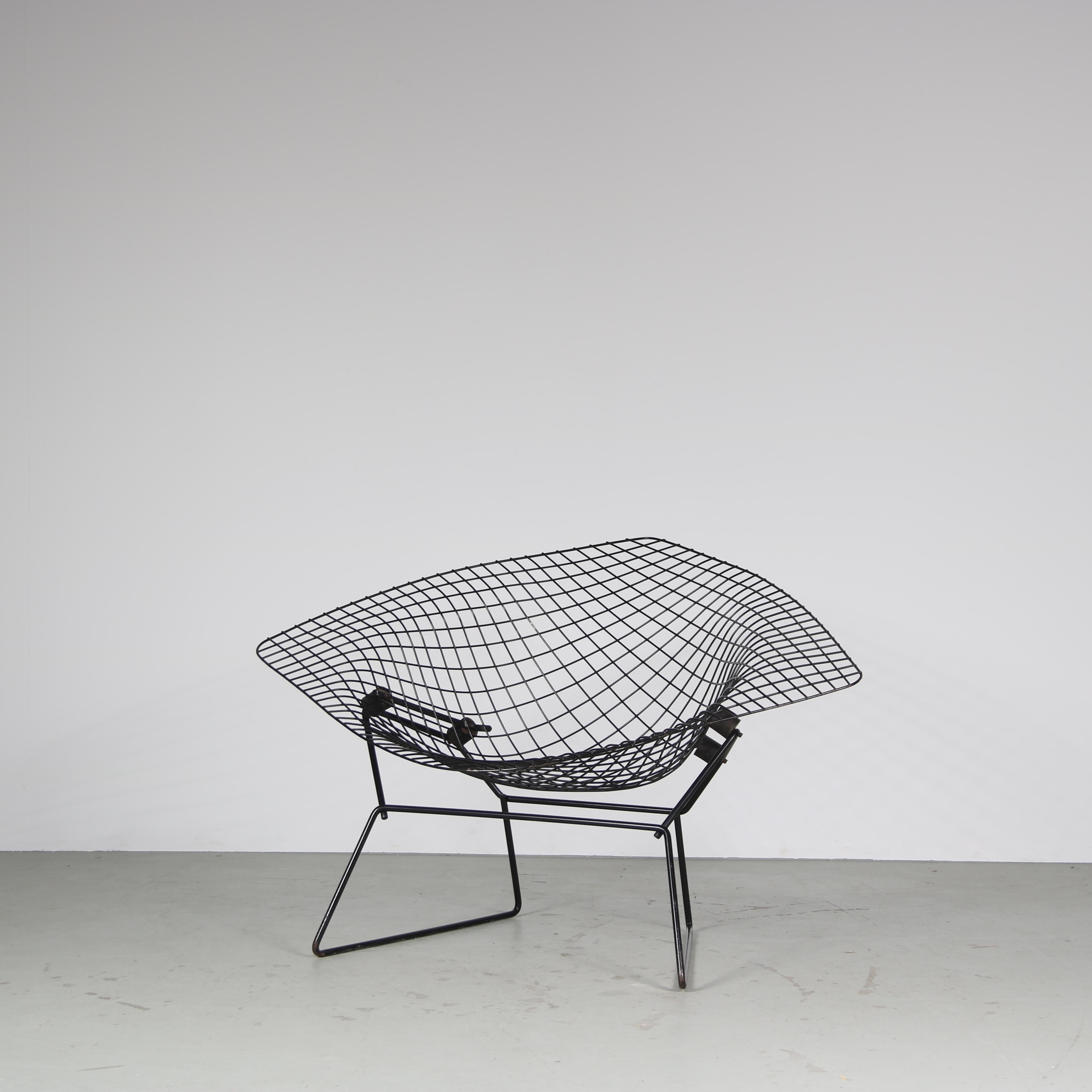 An impressive lounge chair designed by Harry Bertoia, manufactured by Knoll International in the USA around 1970.

This iconic piece is named the “Big Diamond”, after the bent diamond shape of the seat. Made of black lacquered wire metal on a