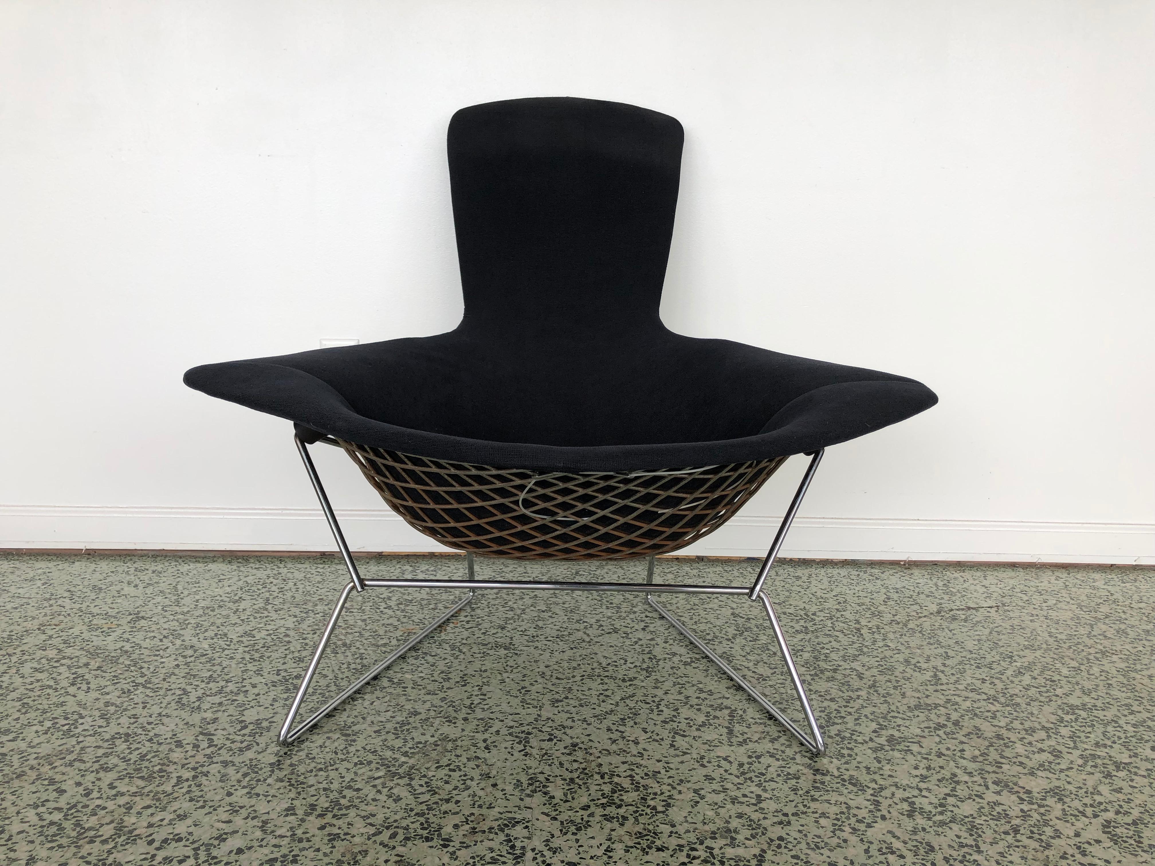 Designer: Harry Bertoia 
Manufacture: Knoll
Period/style: Mid-Century Modern 
Country: US 
Date: 1950s