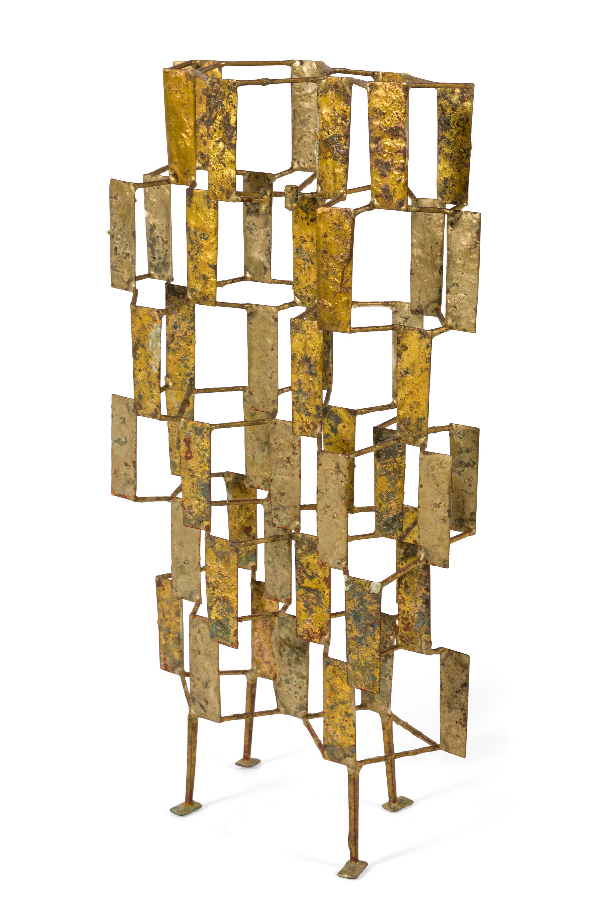 The idea of working with flat, metal squares or plates in connection with rods supporting and holding them together fascinated Bertoia. The light falling on these panels and the reflection from one panel to another panel gives the sculpture the