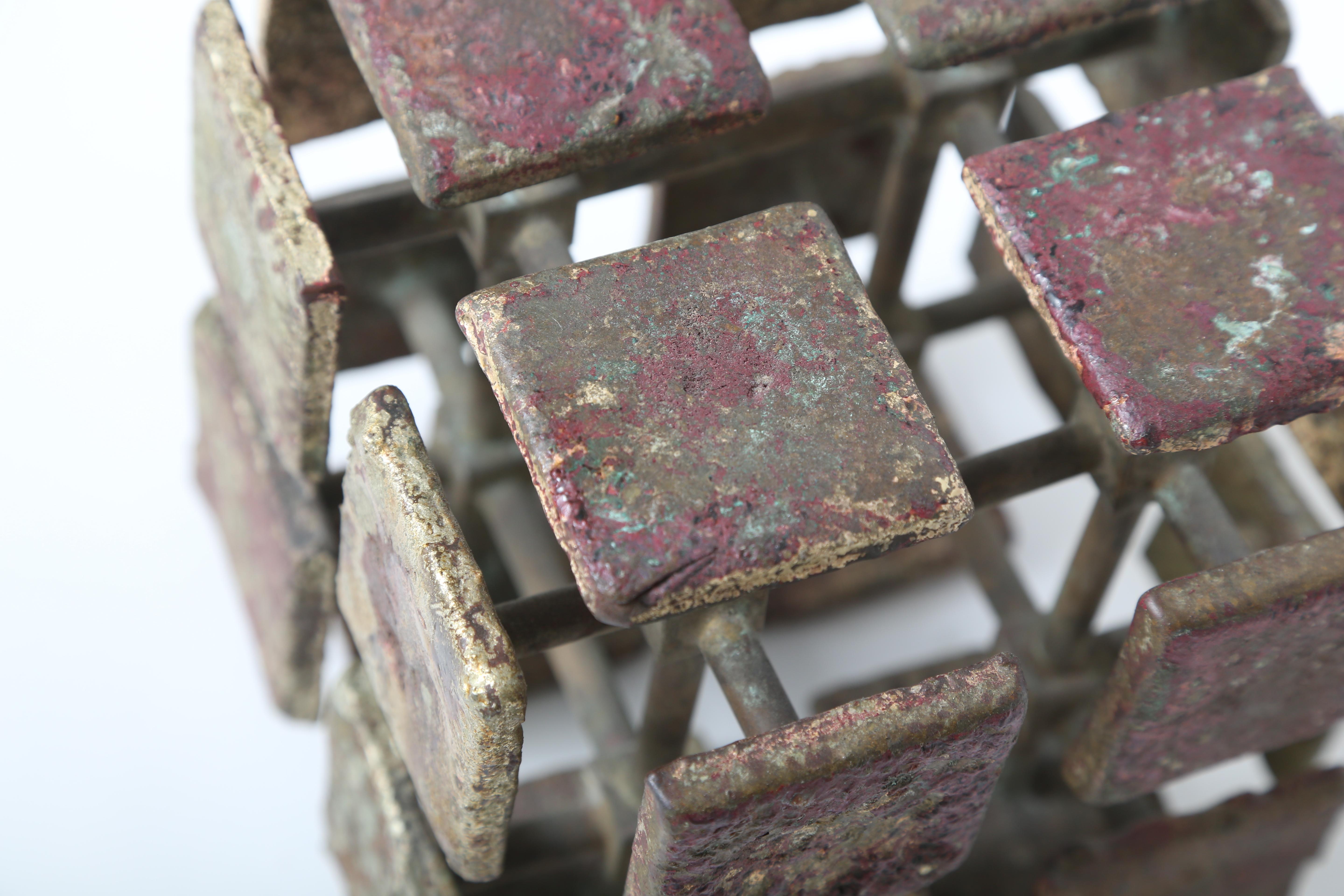 Patiné Sculpture cubique multiplan à cubes en bronze Harry Bertoia en vente