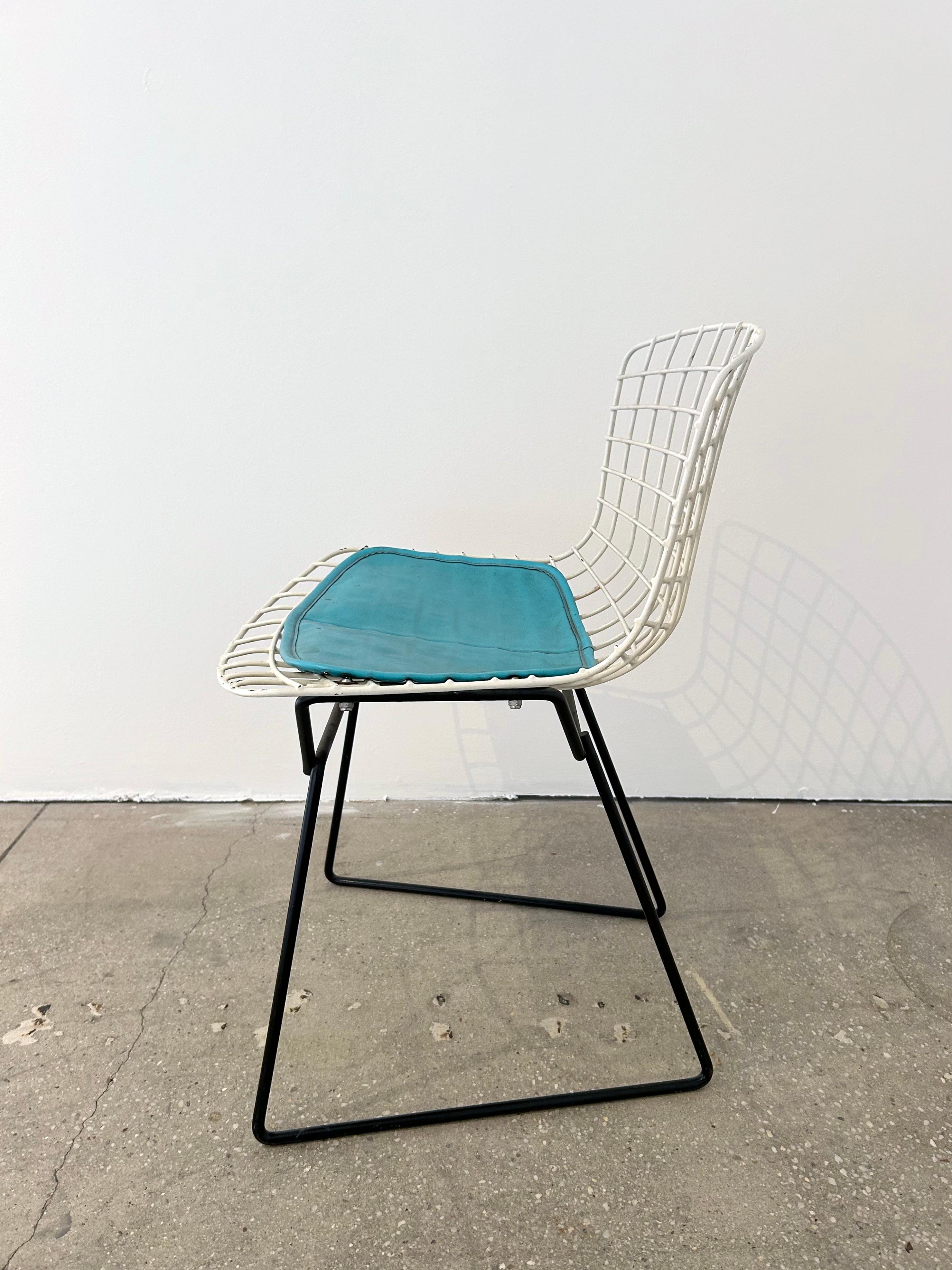 Harry Bertoia Child's Chair in White with Original Knoll Seat Pad For Sale 3
