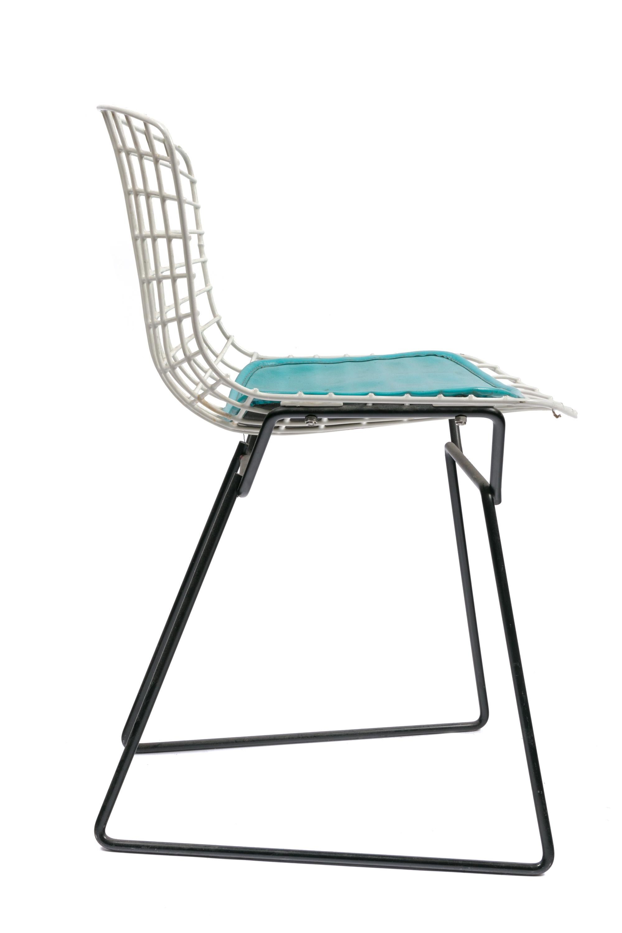 Harry Bertoia Kinderstuhl in Weiß mit original Knoll-Sitzpolster, USA 1960er Jahre (Moderne der Mitte des Jahrhunderts) im Angebot