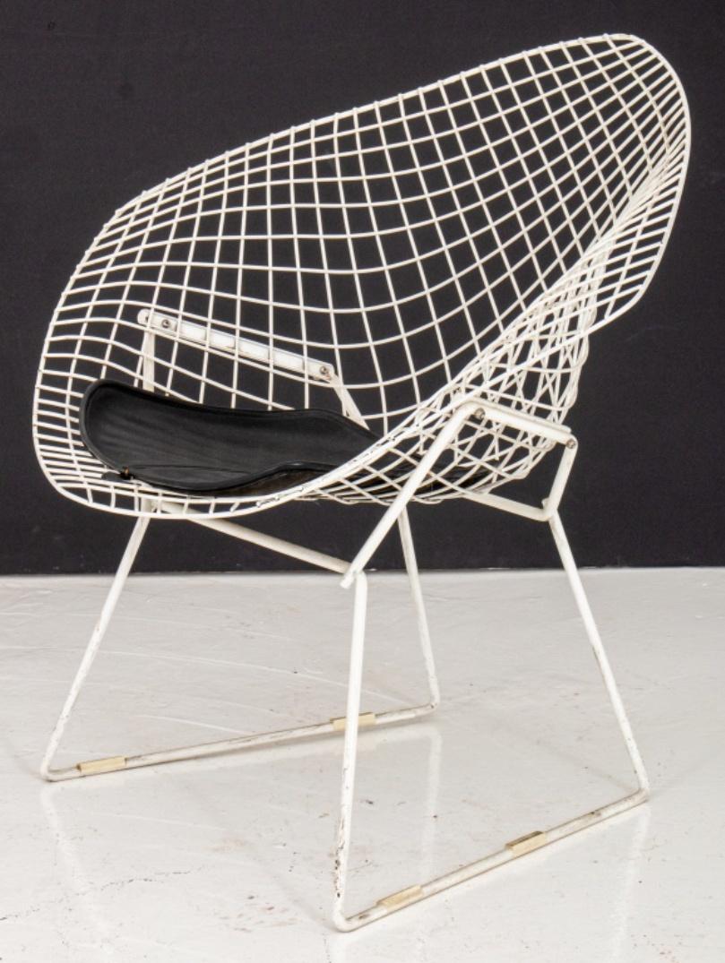 Mid-Century Modern Harry Bertoia (American, 1915 - 1978) Diamond Chair for Knoll (designed 1952) in white with black base and one seat cushion (black). 30