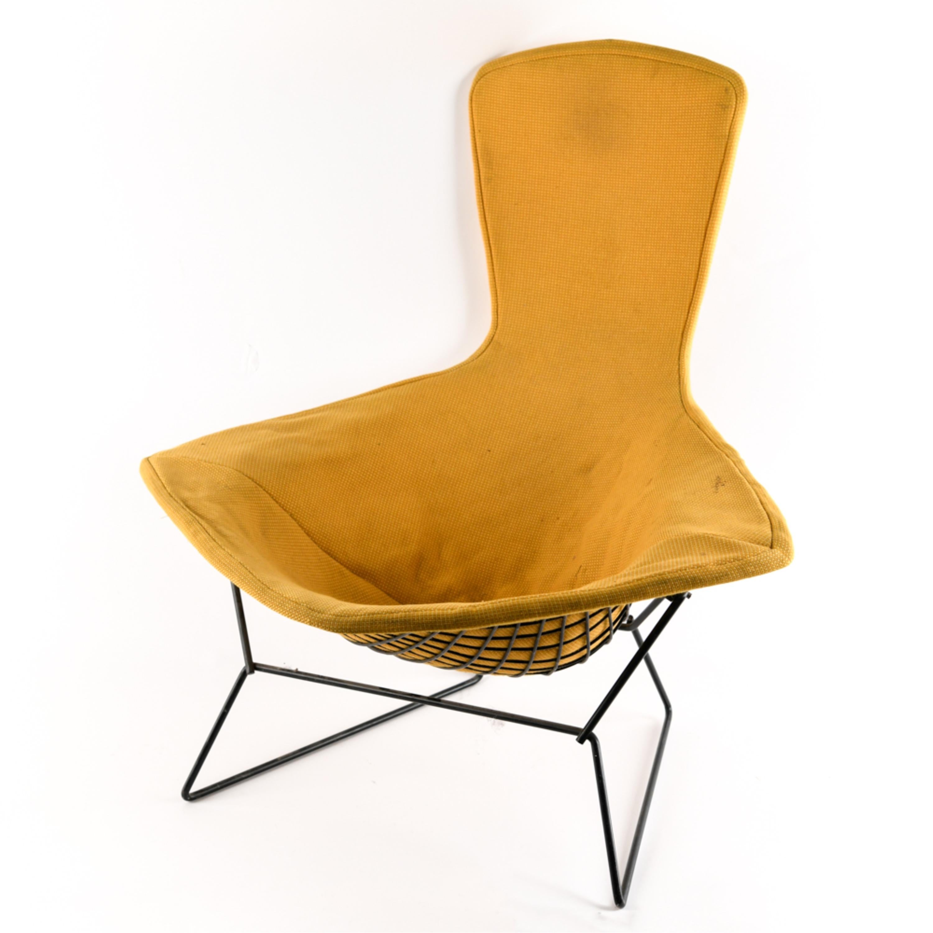This is an example of an iconic design by Harry Bertoia for Knoll, circa 1950s. The 