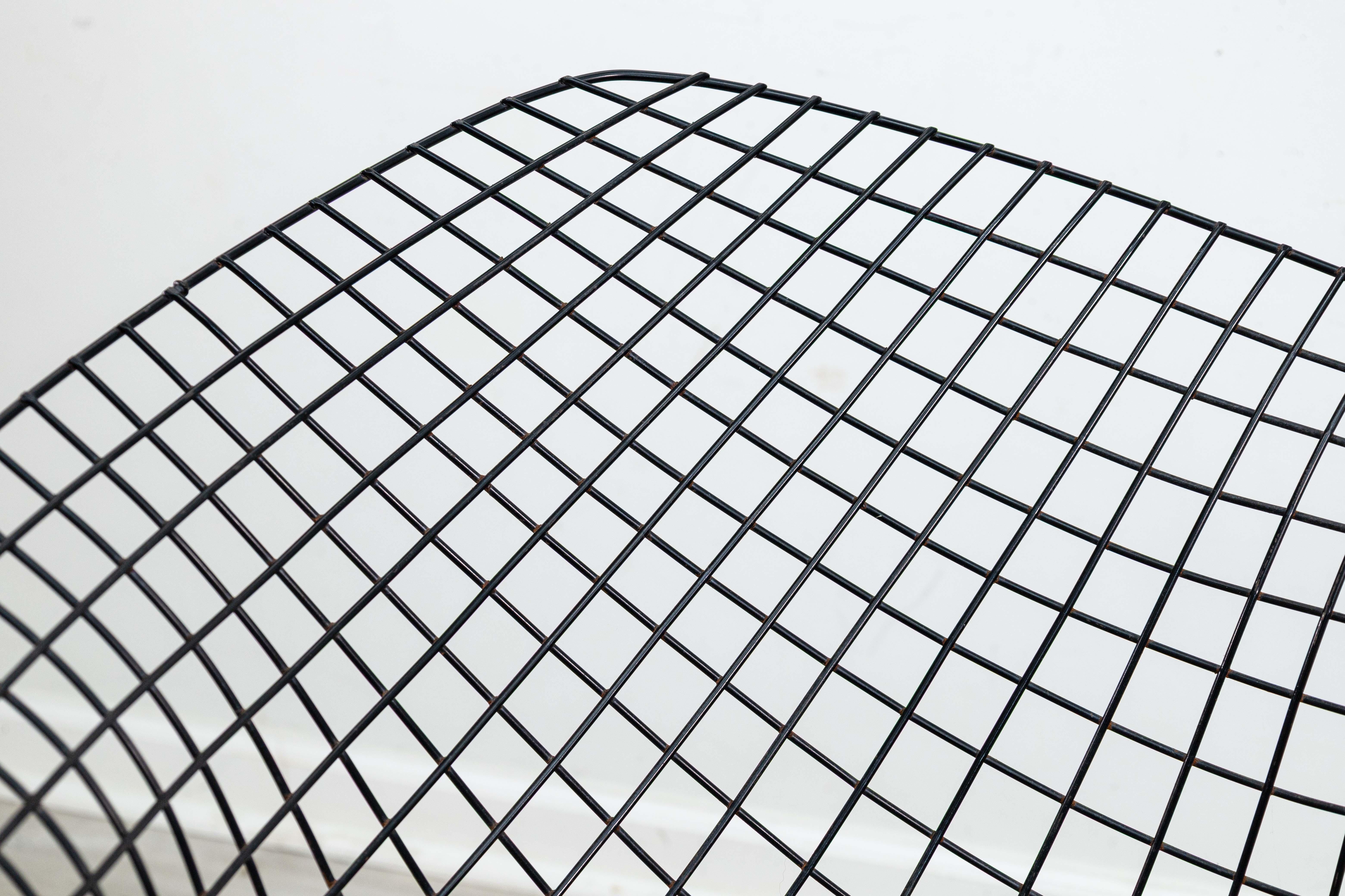 Harry Bertoia for Knoll Diamond Black Wireframe Accent Chair Mid Century Modern In Good Condition For Sale In Keego Harbor, MI