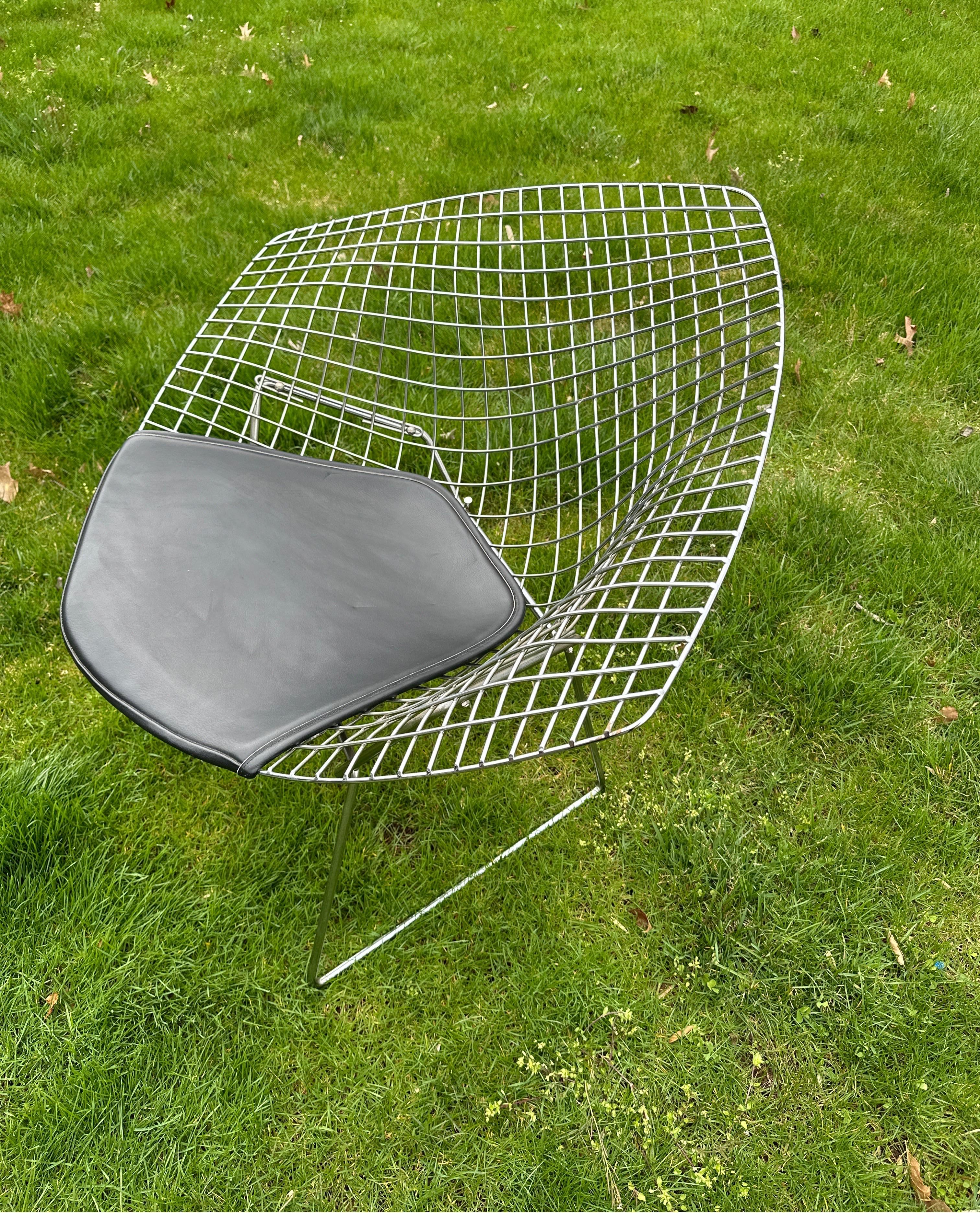 Chrome diamond chair designed by Harry Bertoia for Knoll - a mid century classic, appears to be fairly recently made. Black leather seat highlights the striking chrome. Always surprising how comfortable these are!
Goes anywhere, mixes with a
