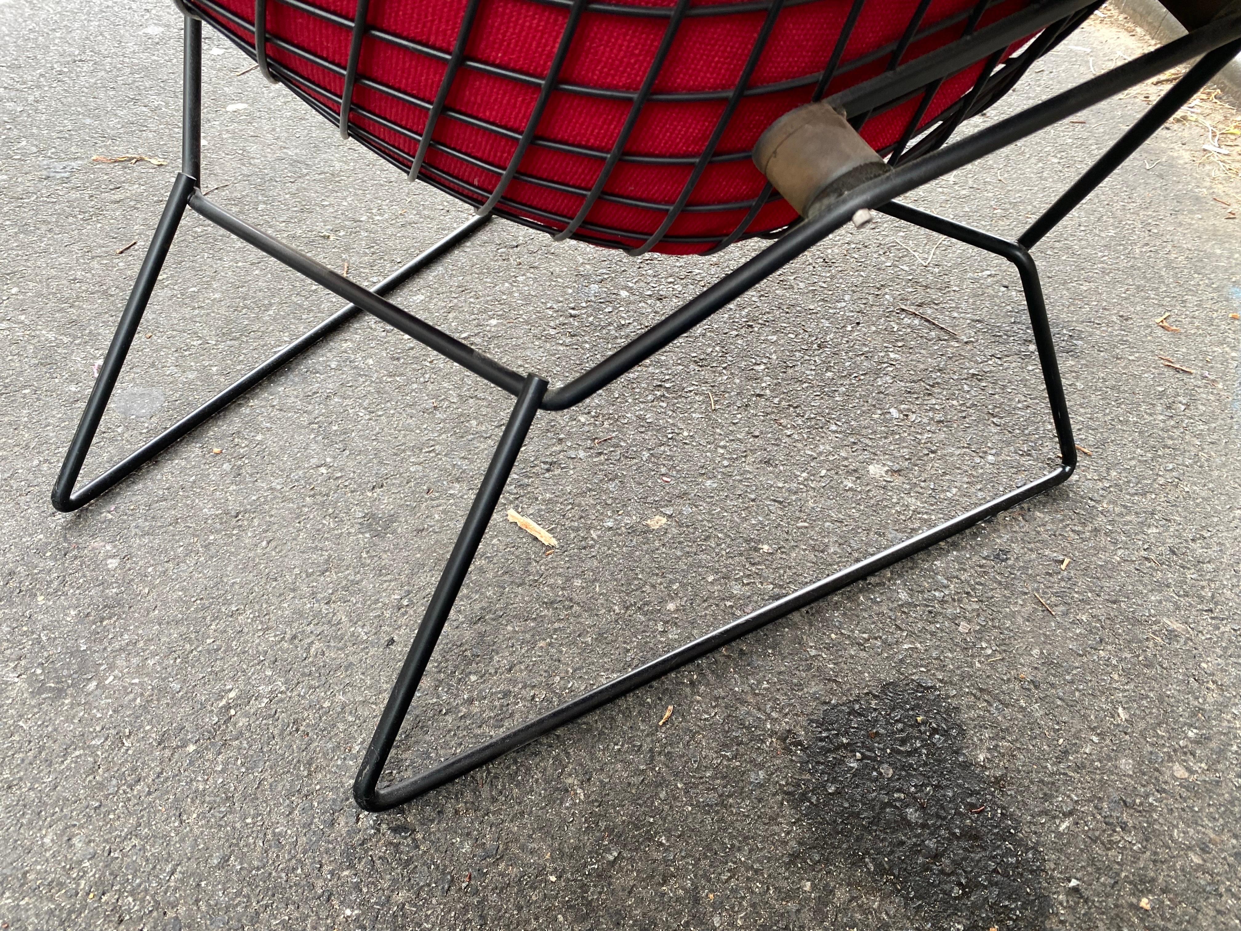 Harry Bertoia for Knoll ”BIRD” Chair In Good Condition For Sale In Philadelphia, PA