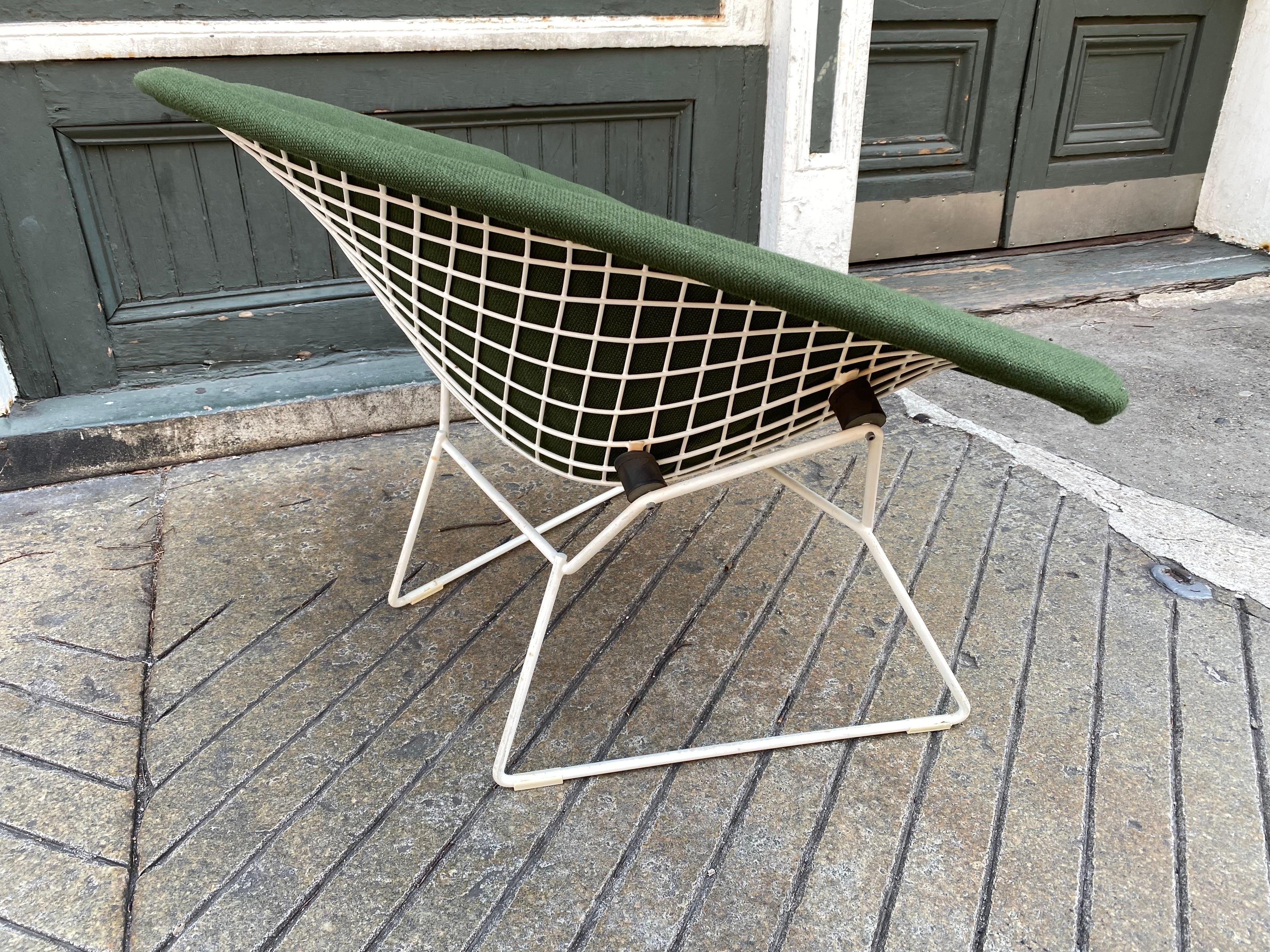 Harry Bertoia for Knoll Large Diamond Chair In Good Condition For Sale In Philadelphia, PA