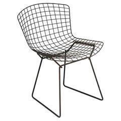 Harry Bertoia para Knoll "Silla auxiliar" de exterior en acero revestido de negro