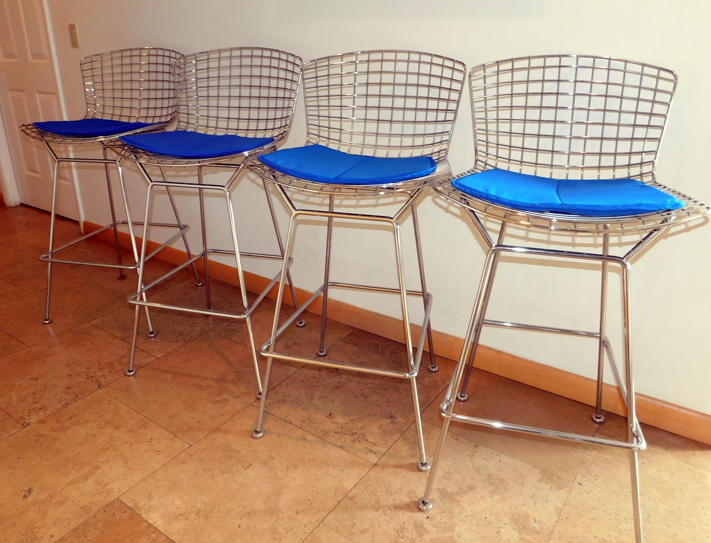 Original modern chrome wire bar stools in excellent condition. Made by Knoll International in the US, circa 1970-1980.
Iconic modern design. New seat pads were recently made in bright blue that are very similar to the original pads. 
Measures: 29