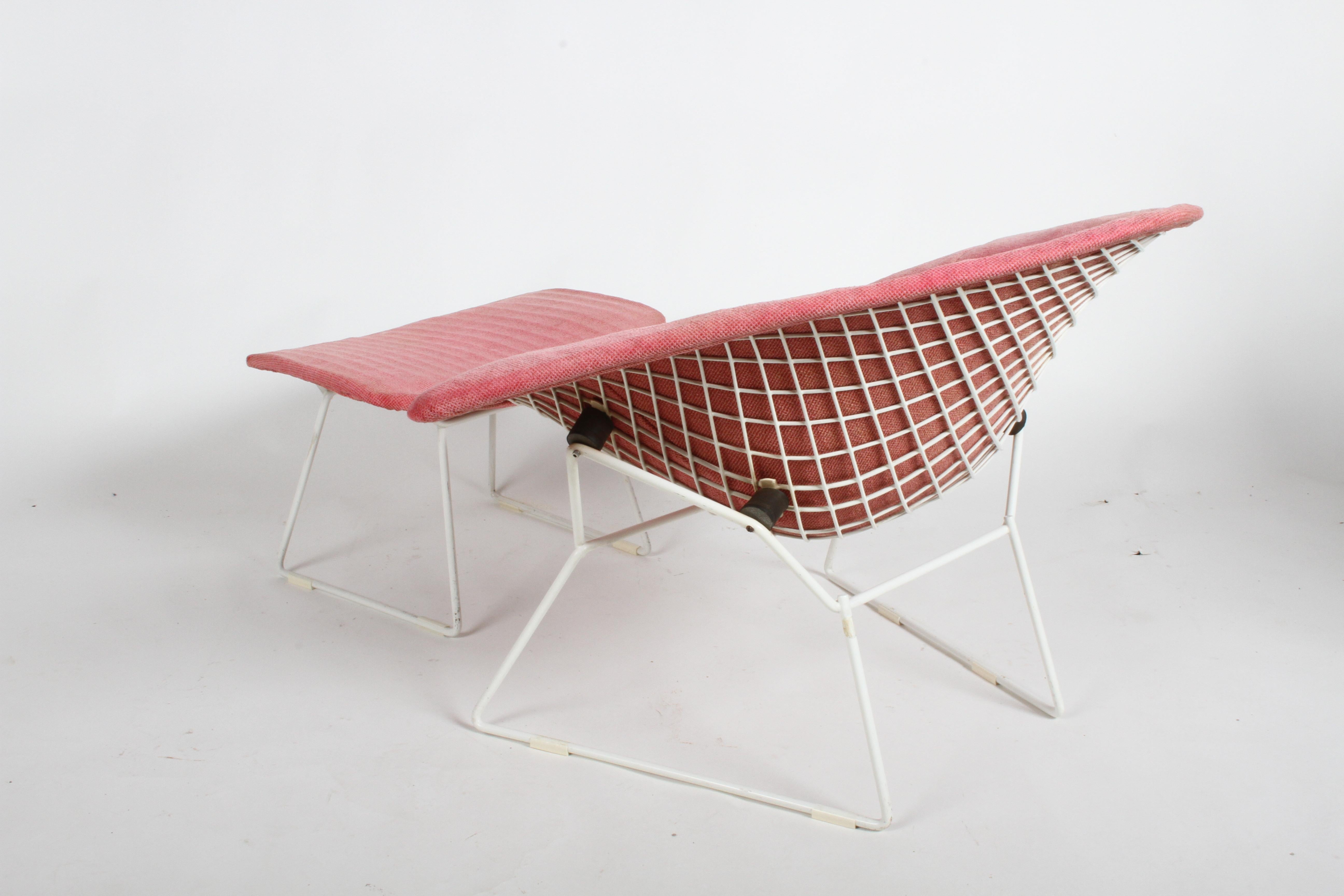Harry Bertoia for Knoll Wide White Diamond Chair & Ottoman with Pink Upholstery  For Sale 3