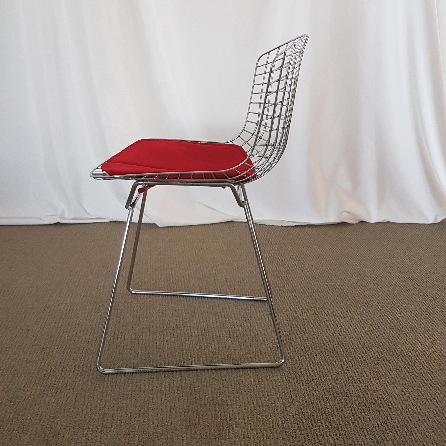Harry Bertoia Italian Steel Wire Side Chair with Red Cushion, Mid-Century Modern In Good Condition For Sale In Mornico al Serio ( BG), Lombardia