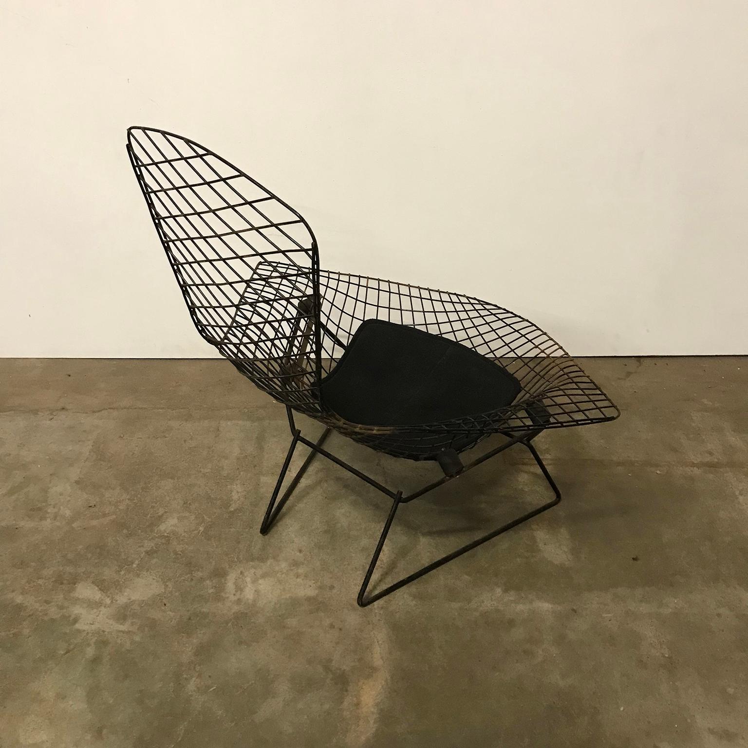 Mid-20th Century 1952, Harry Bertoia for, Knoll International, Large Bird Chair in Black For Sale