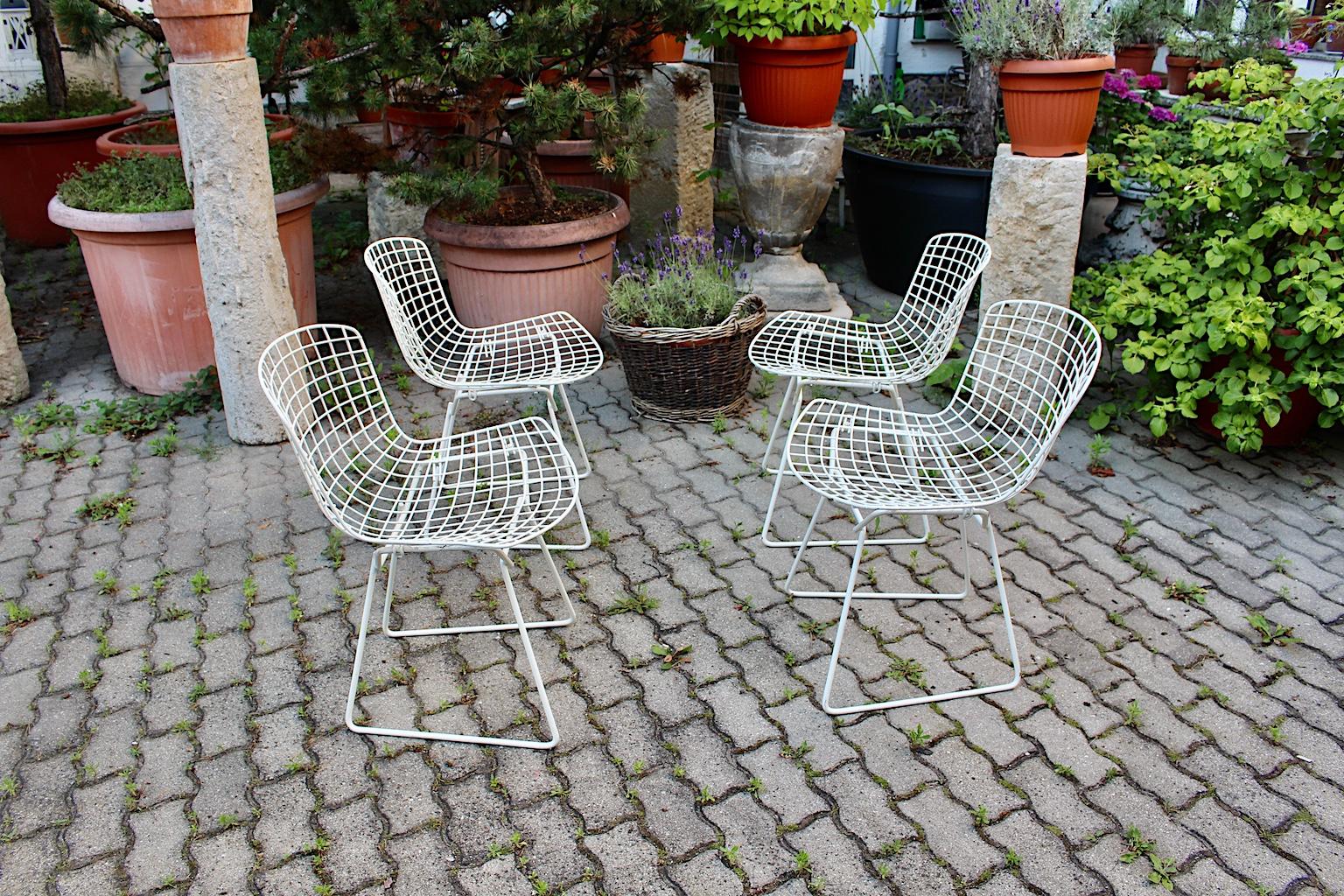 20th Century Harry Bertoia Mid-Century Modern Vintage Set of Four White Dining Chairs, 1950s For Sale