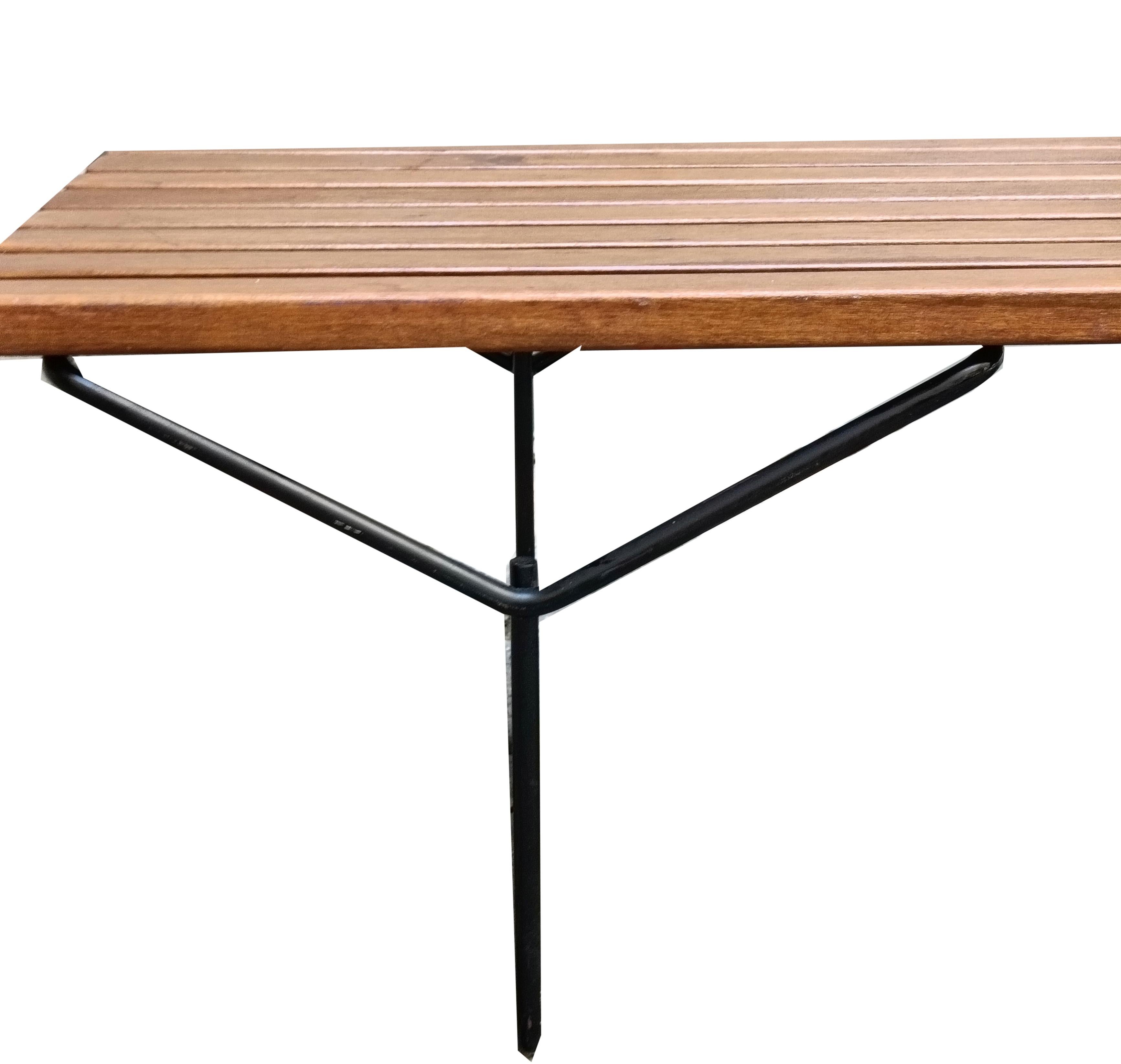 Italian Harry Bertoia pour Knoll Grand banc en teck et métal, Italie, années 1960 en vente