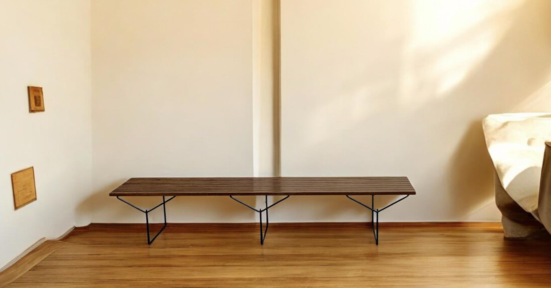 Métal Harry Bertoia pour Knoll Grand banc en teck et métal, Italie, années 1960 en vente