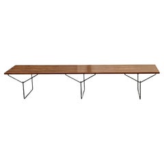 Harry Bertoia para Knoll Gran banco en teca y metal, Italia Años 60