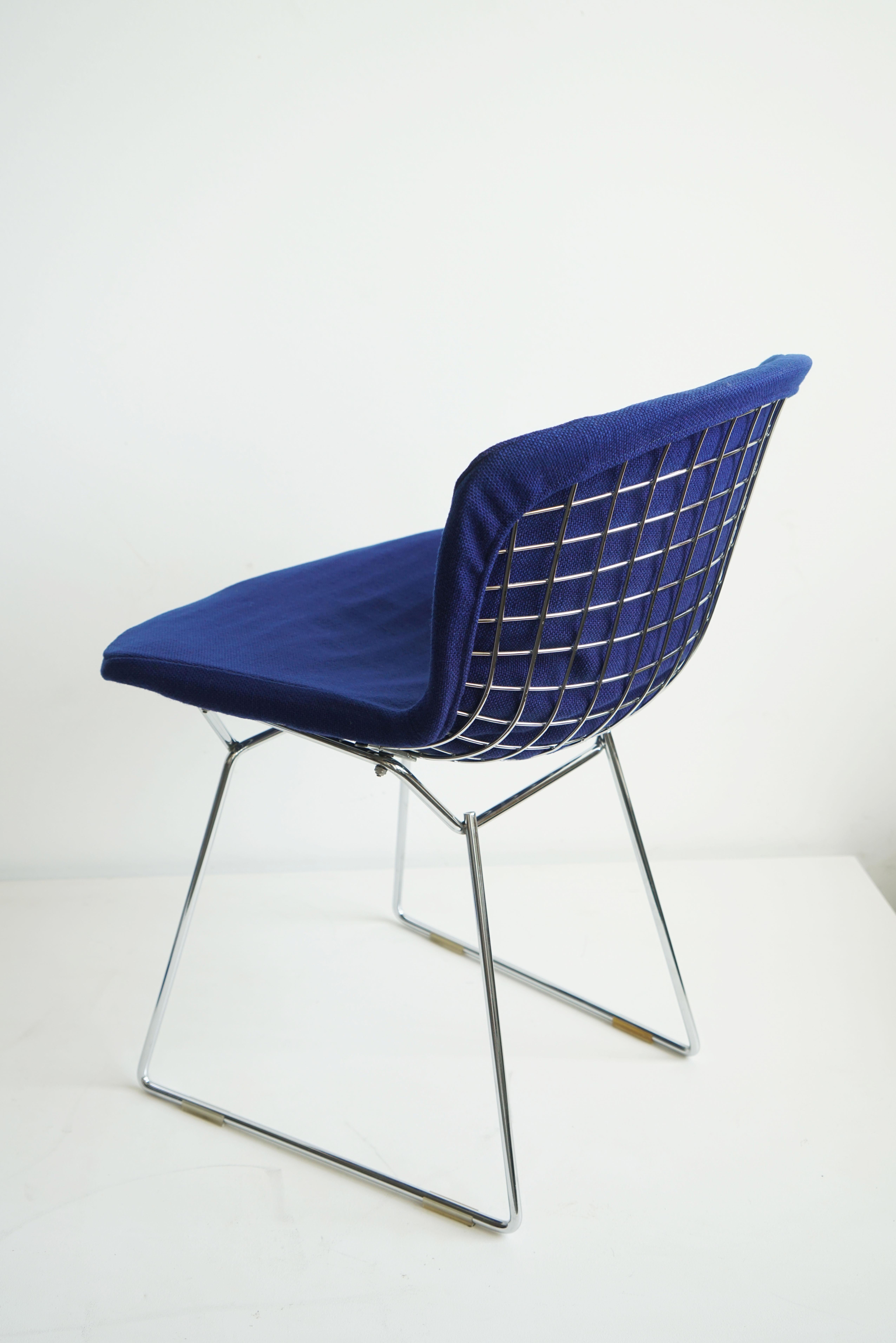 Harry Bertoia side chairs by Knoll with original upholstery, mint 1970's In Good Condition For Sale In Chicago, IL