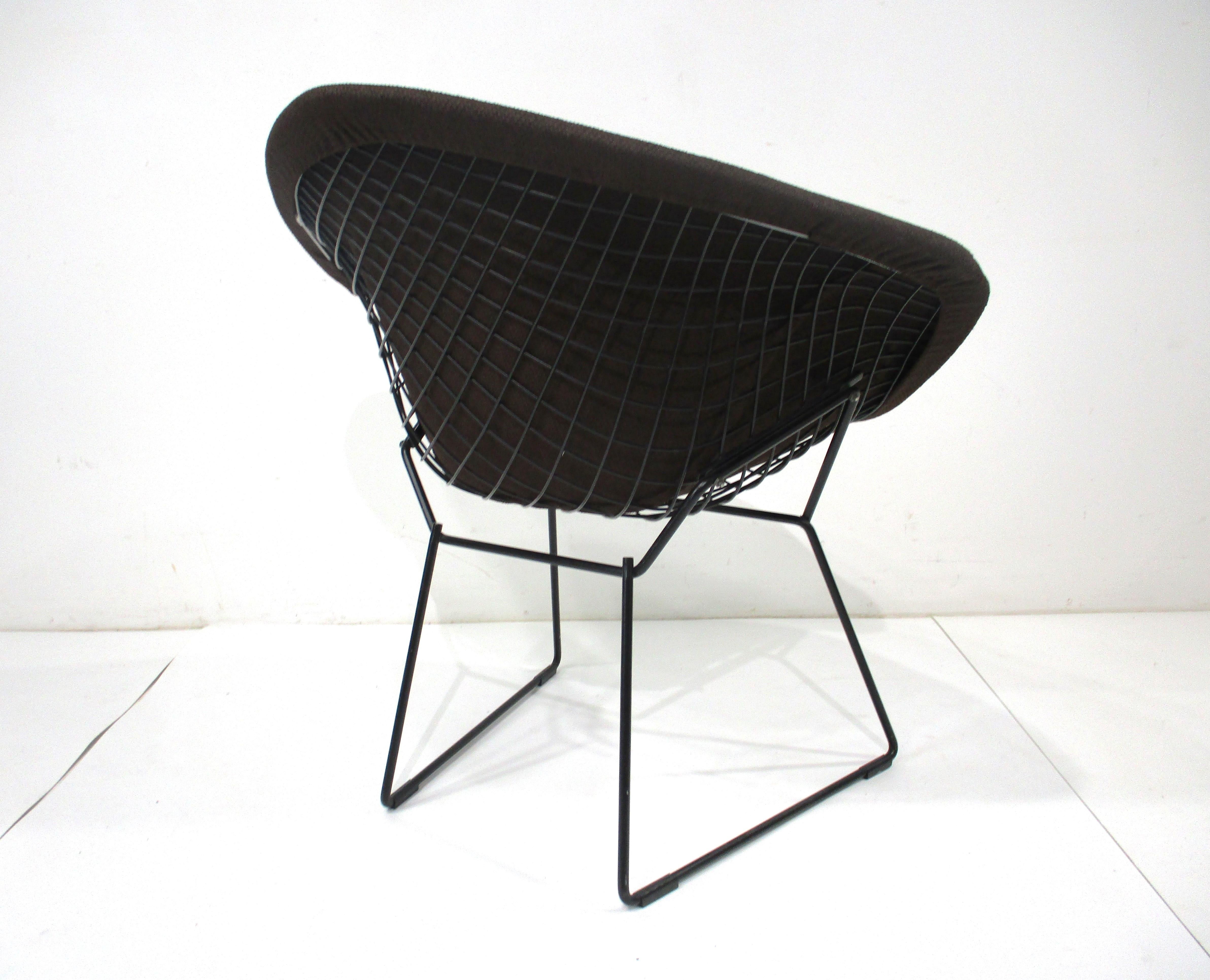 Mid-Century Modern Harry Bertoia Upholstered Small Diamond Lounge Chair for Knoll ( B ) For Sale