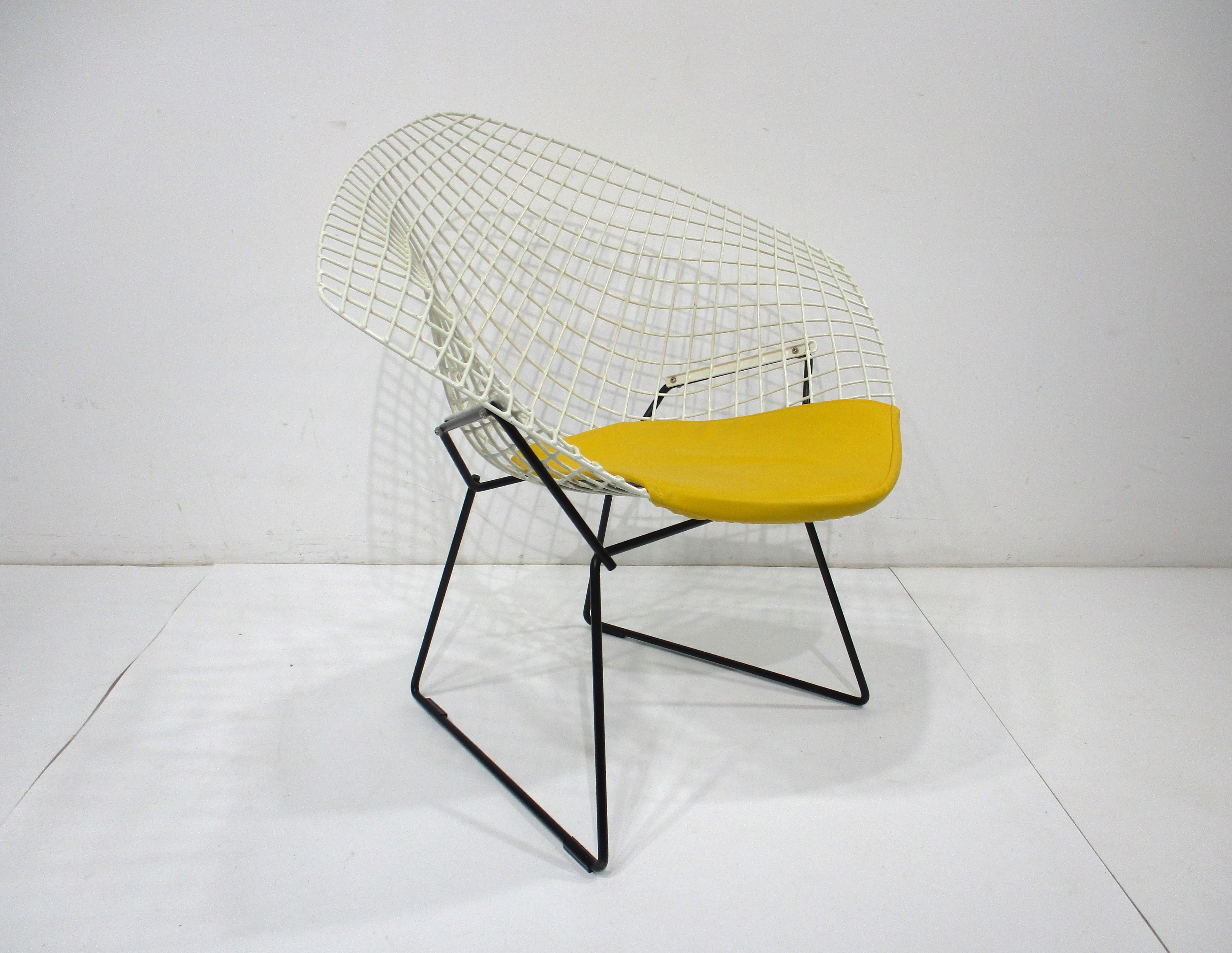 Harry Bertoia White Wire Diamond Lounge Chair for Knoll (A) For Sale 3